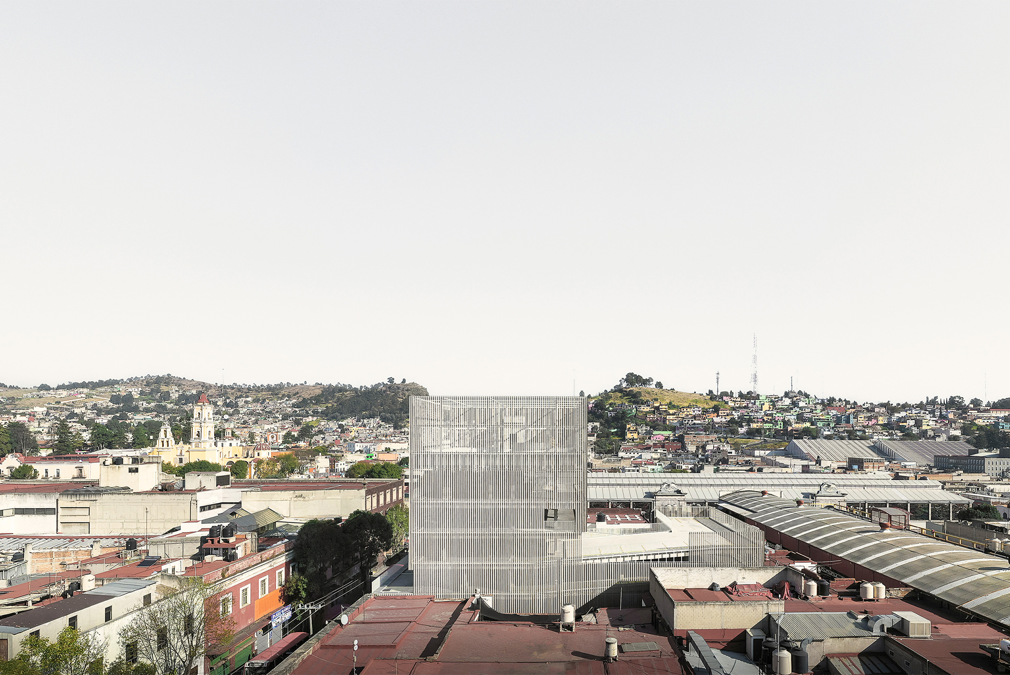 Cultural Parkade with Rooftop Garden: Estación San José in Toluca