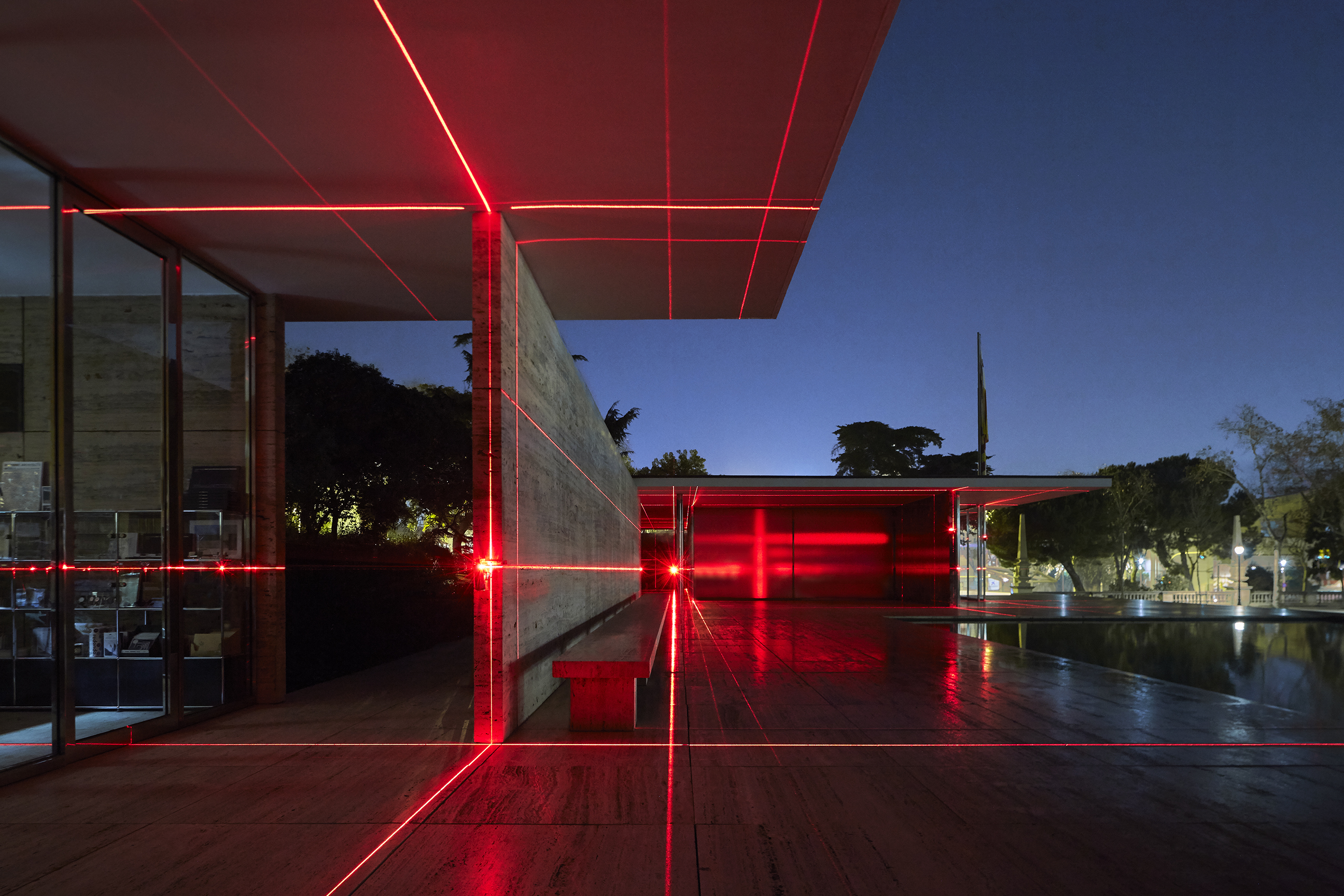 https://detail-cdn.s3.eu-central-1.amazonaws.com/media/catalog/product/0/0/001_Web_Res_Luftwerk_Mas_Context_Geometry_of_Light_Barcelona_Pavilion_Kate_Joyce.jpg?width=437&height=582&store=de_de&image-type=image