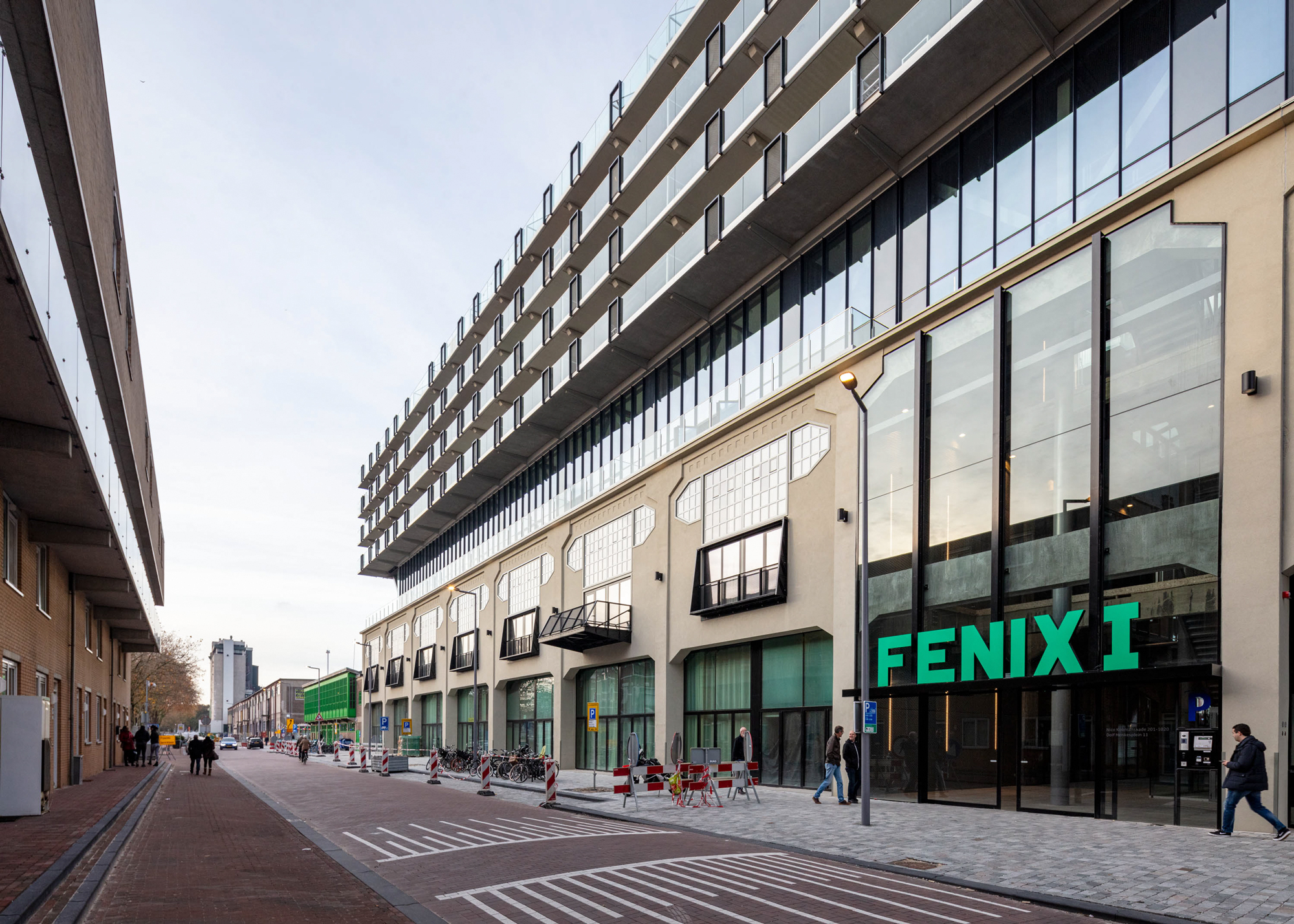 https://detail-cdn.s3.eu-central-1.amazonaws.com/media/catalog/product/0/1/01-Fenix-Lofts-Mei-Architects-Rotterdam-Marc-Goodwin.jpg?width=437&height=582&store=de_de&image-type=image