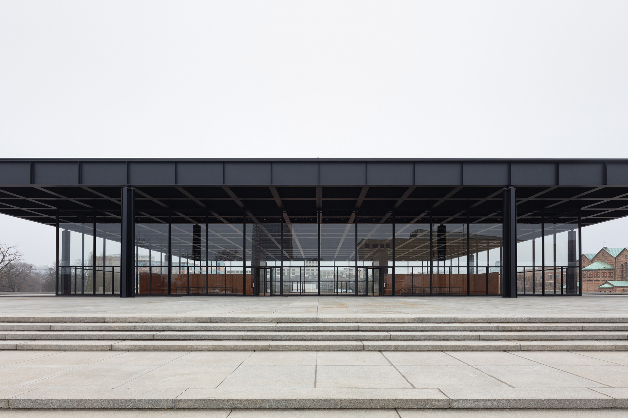 https://detail-cdn.s3.eu-central-1.amazonaws.com/media/catalog/product/0/1/01-Nationalgalerie-in-Berlin-David-Chipperfield-Architects-Thomas-Bruns.jpg?width=437&height=582&store=de_de&image-type=image