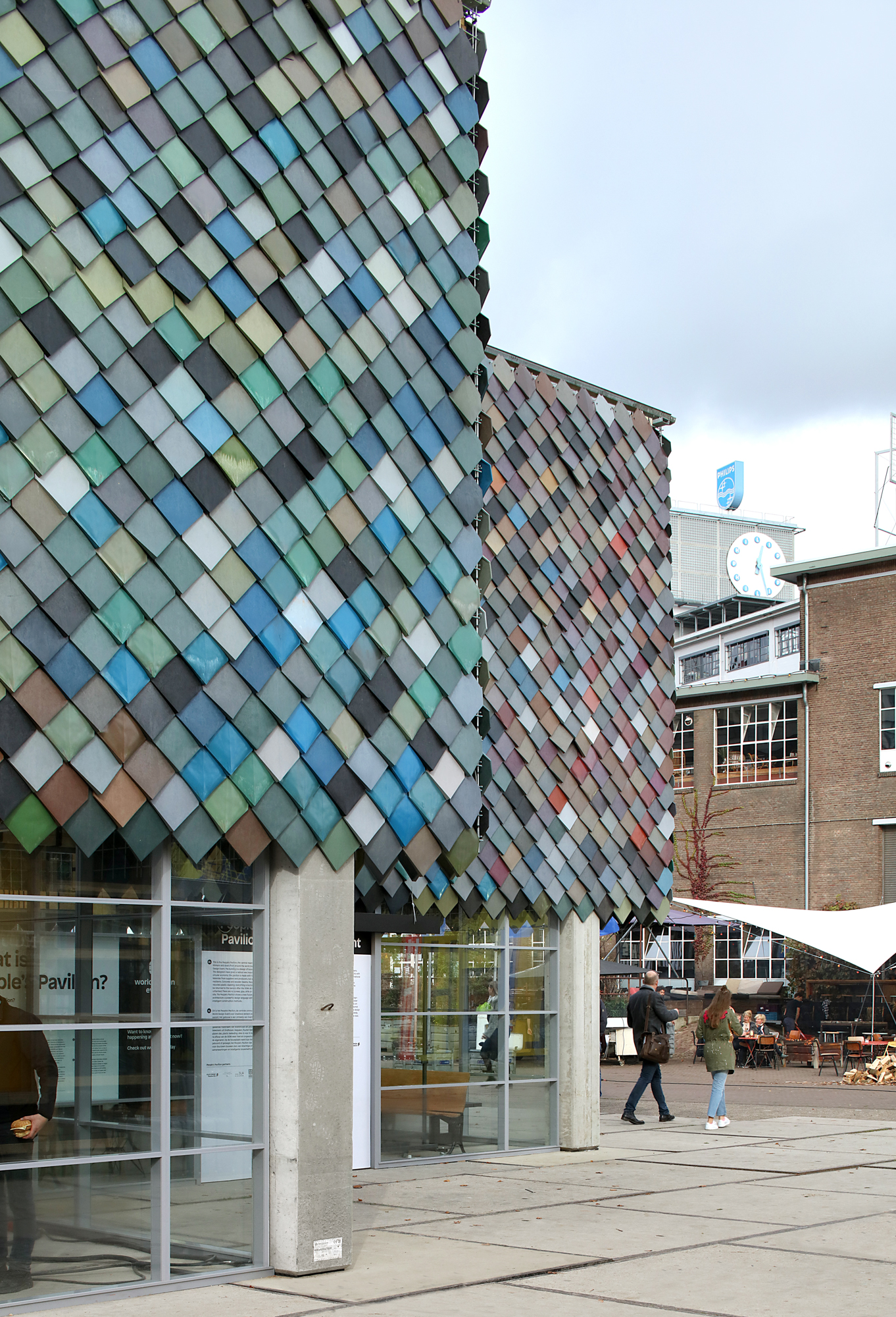 https://detail-cdn.s3.eu-central-1.amazonaws.com/media/catalog/product/0/1/01-Peoples-Pavilion-in-Eindhoven-bureauSLA-Overtreders-W-Filip-Dujardin.jpg?width=437&height=582&store=de_en&image-type=image