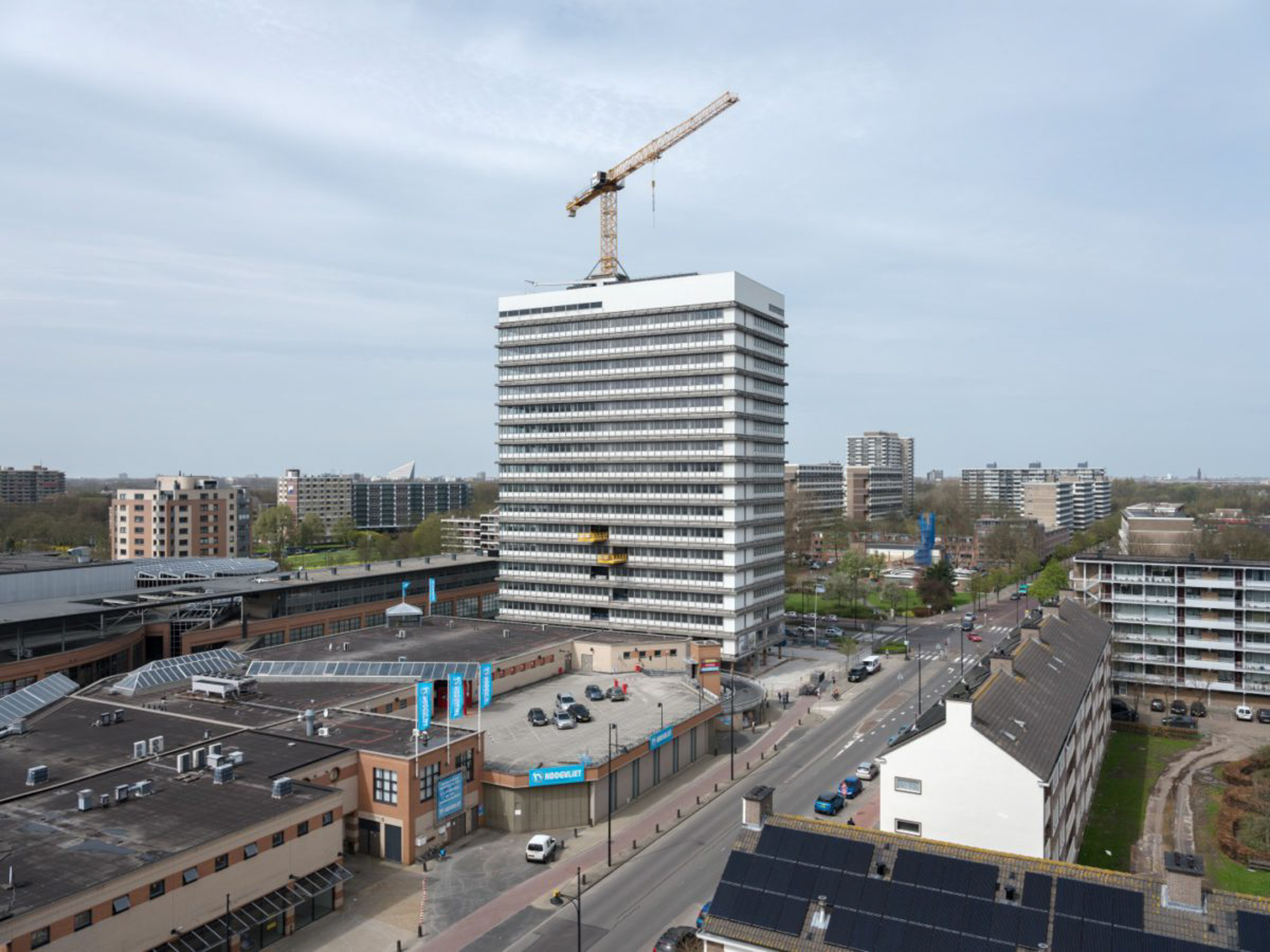 https://detail-cdn.s3.eu-central-1.amazonaws.com/media/catalog/product/0/1/01-Wohnhochhaus-De-Generaal-Rijswijk-Mei-Architects.jpg?width=437&height=582&store=de_en&image-type=image