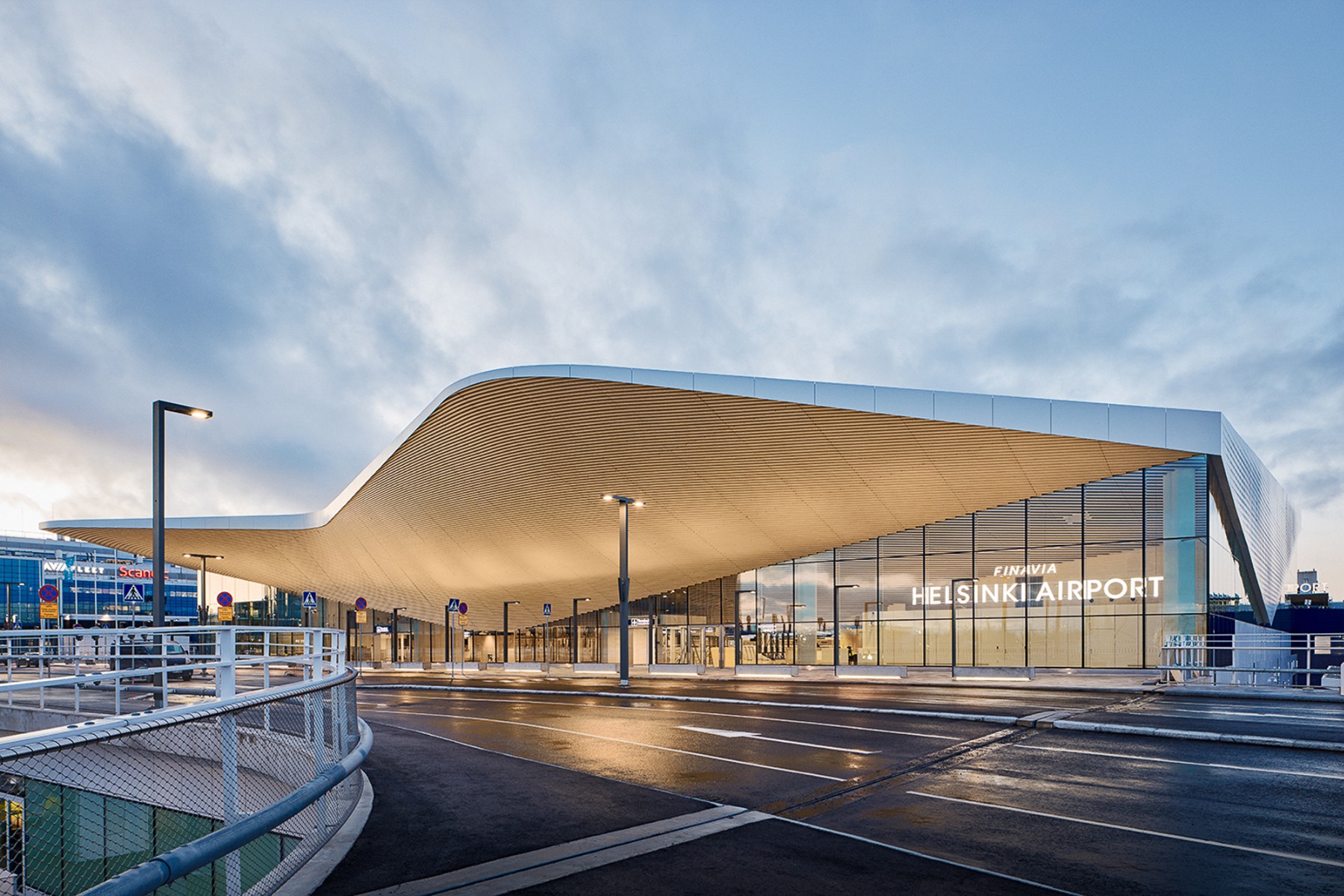 https://detail-cdn.s3.eu-central-1.amazonaws.com/media/catalog/product/0/1/01-ala-architects-erweitern-flughafen-in-helsinki.jpg?width=437&height=582&store=de_de&image-type=image