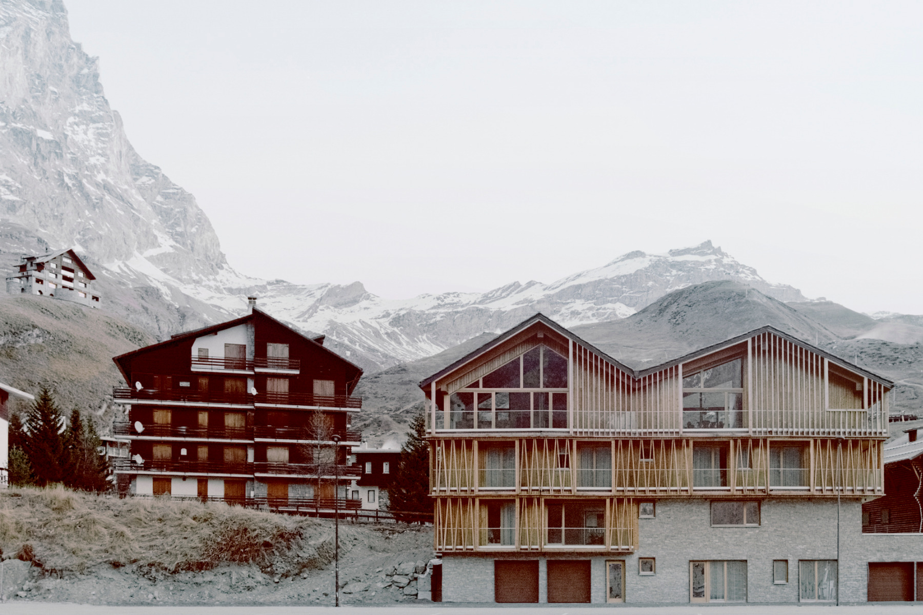 https://detail-cdn.s3.eu-central-1.amazonaws.com/media/catalog/product/0/1/01-chalet-blanc-cervinia-luca-compri-architetti.jpg?width=437&height=582&store=de_en&image-type=image
