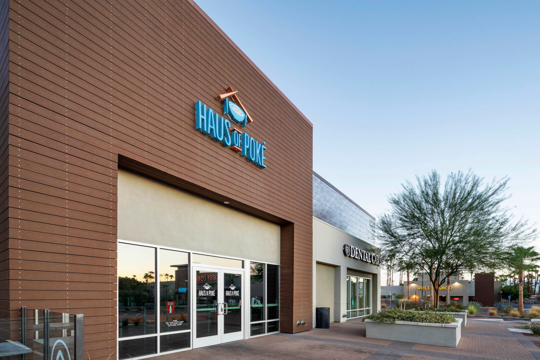 Die Fassadenpaneele werden hinterlüftet auf einer Unterkonstruktion verlegt. © Trex 