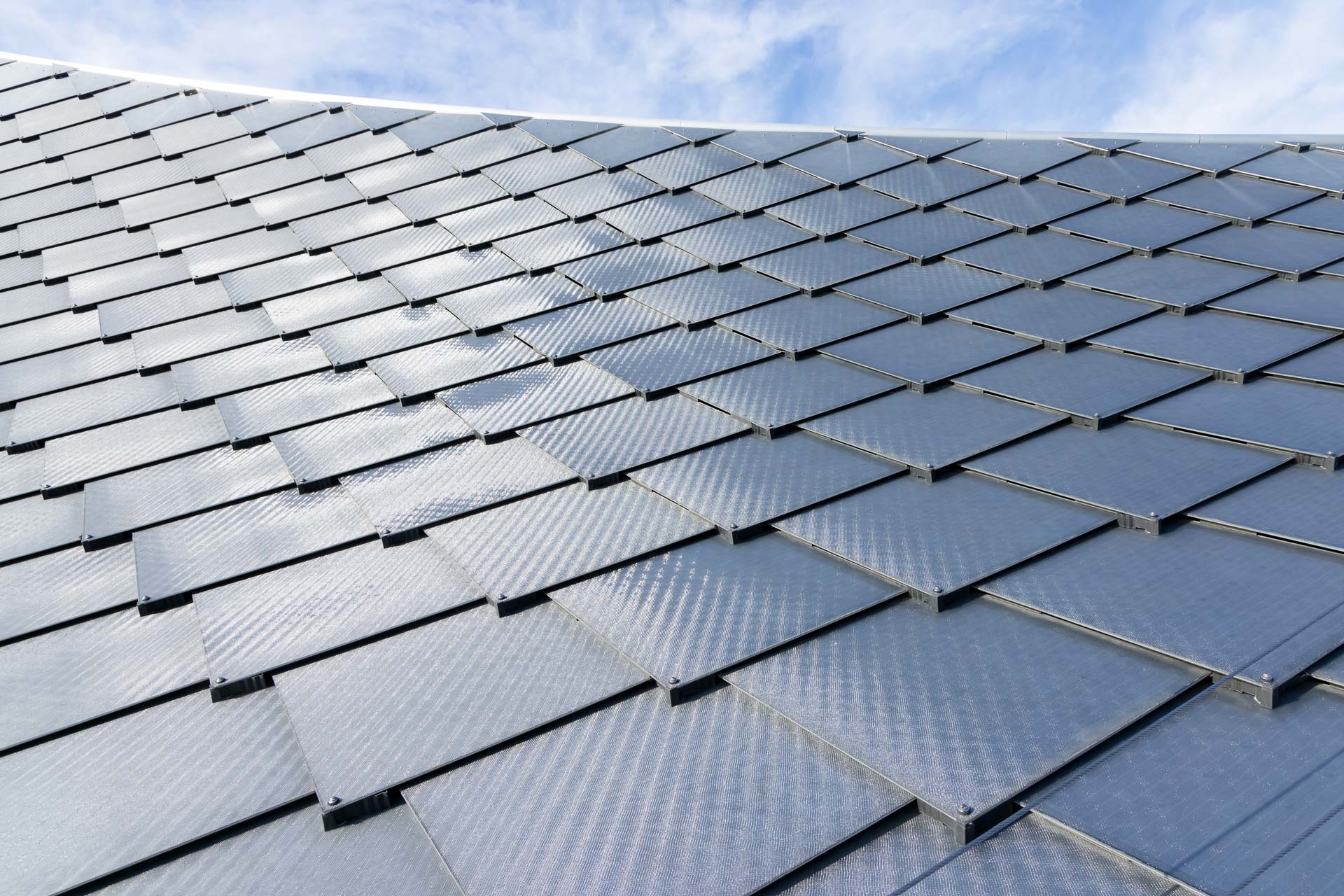 Für das Google-Headquarter im Silicon Valley entwarfen BIG und Heatherwick Studio diese Schuppenhaut aus Solarzellen. Dafür wurden sie von den Detail-LeserInnen zum Sieger in der Kategorie „Dach“ gekürt. © Iwan Baan