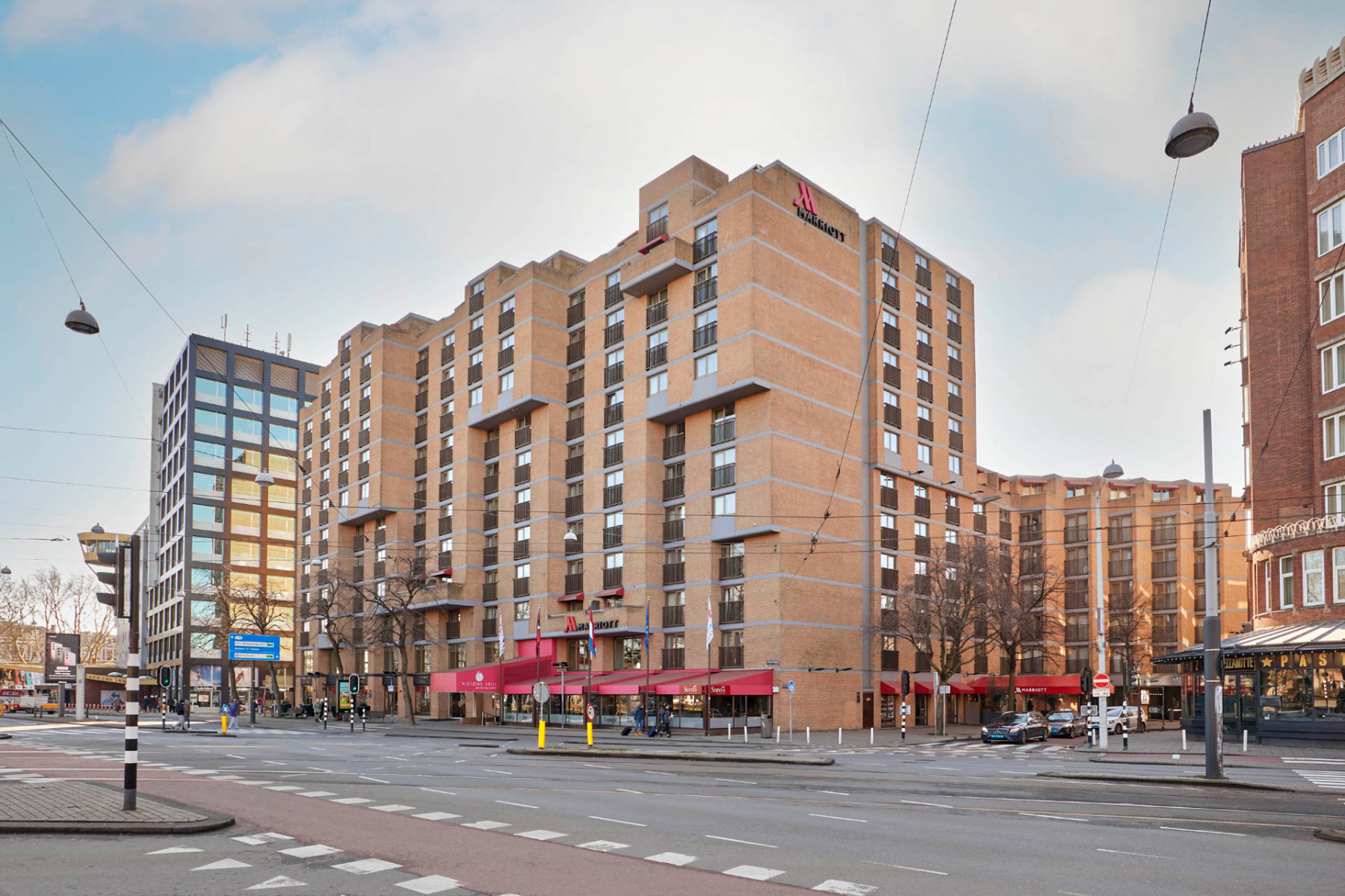 Im Amsterdam Marriott Hotel sind 400 Zimmertüren mit dem TS 5000 SoftClose von Geze ausgestattet. © Geze