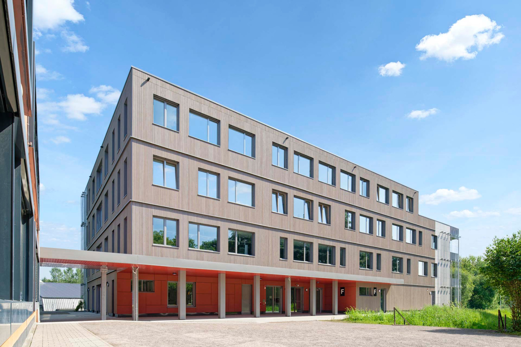 Mit der neuen Cluster-Schule hat das Dortmunder Max-Planck-Gymnasium im Süden des Schulgeländes neue, flexible Lernräume auf insgesamt 4390 m2 Fläche erhalten. © Alho | Markus Steur