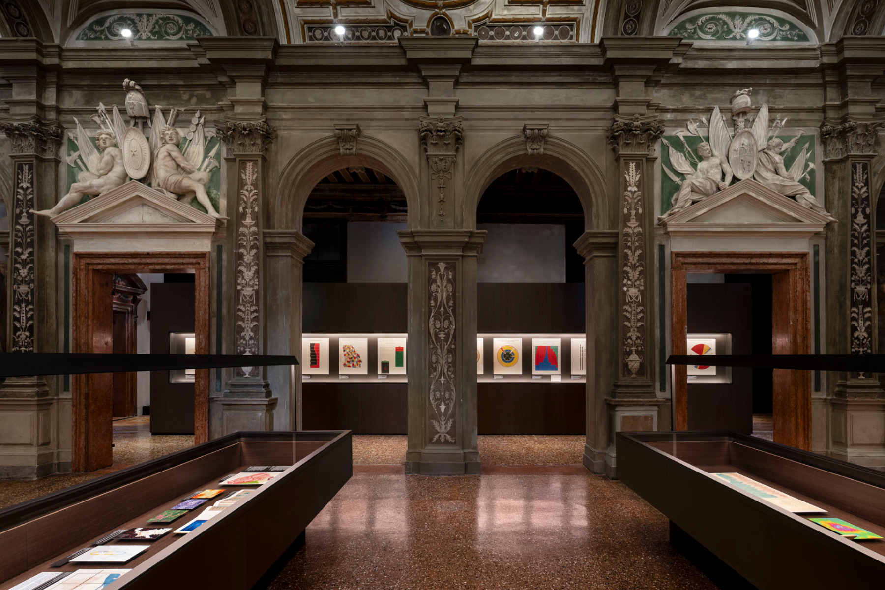 Die Ausstellung „Diagrams“ wird in den Barocksälen der Ca’Corner della Regina am Canale Grande gezeigt. © Marco Cappelletti, Courtesy: Fondazione Prada