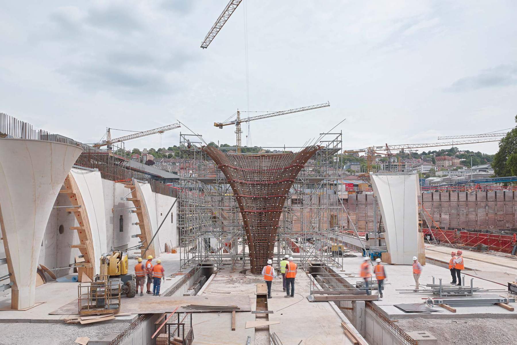 F&#xFC;r&#x20;die&#x20;Erstellung&#x20;des&#x20;Stuttgarter&#x20;Bahnhofsdachs&#x20;wurden&#x20;rund&#x20;550&#x20;Betonschalungen&#x20;ben&#xF6;tigt.&#x20;Die&#x20;meisten&#x20;kamen&#x20;nur&#x20;einmal&#x20;zum&#x20;Einsatz.&#x20;&#xA9;&#x20;Achim&#x20;Birnbaum