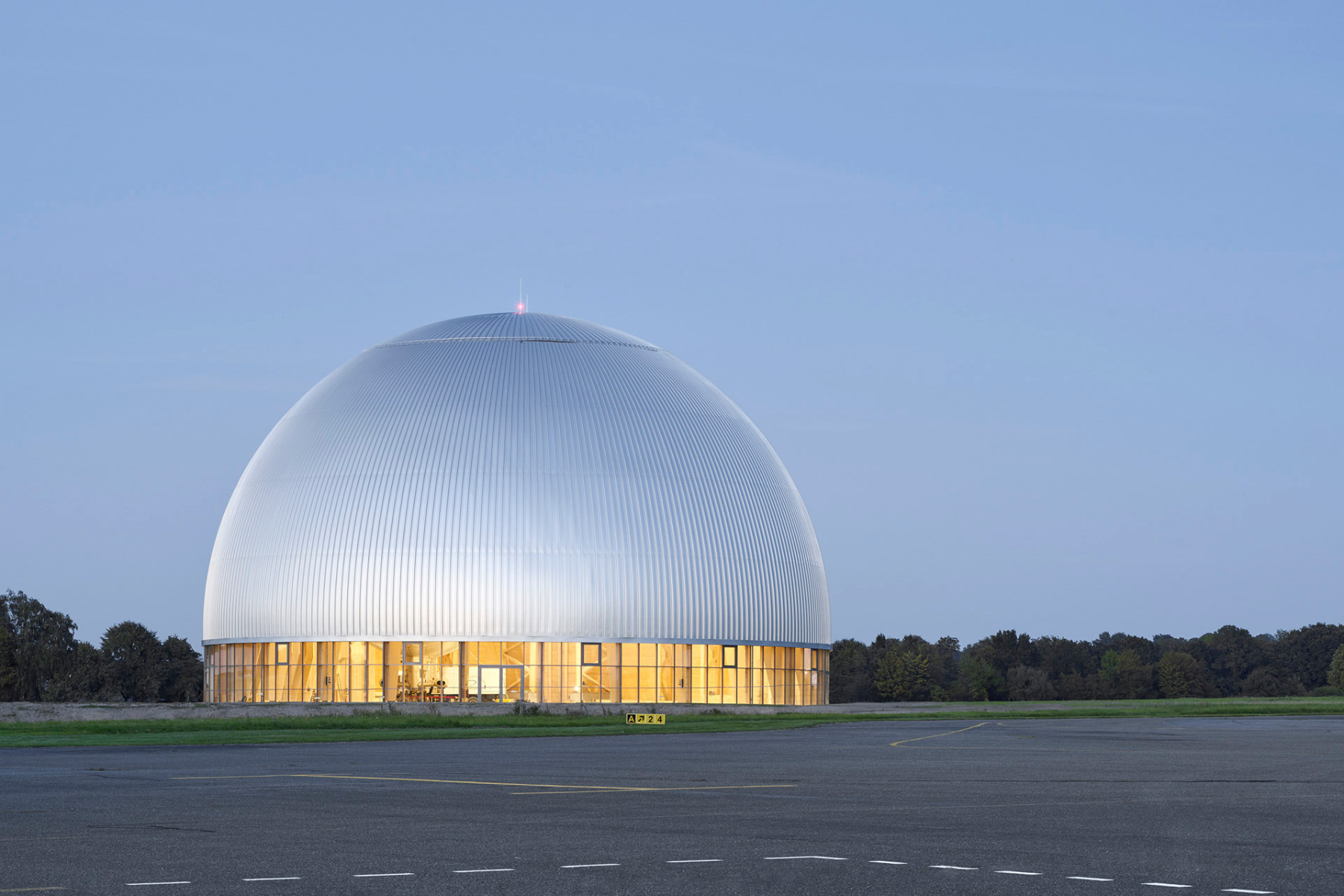 Veranstaltungsort und ausgezeichnetes Projekt: der Luftschiffhangar in Mülheim an der Ruhr, der nach einem Entwurf von  Smyk Fischer Architekten verwirklicht wurde. © smyk fischer architekten & Westdeutsche Luftwerbung Theodor Wüllenkemper