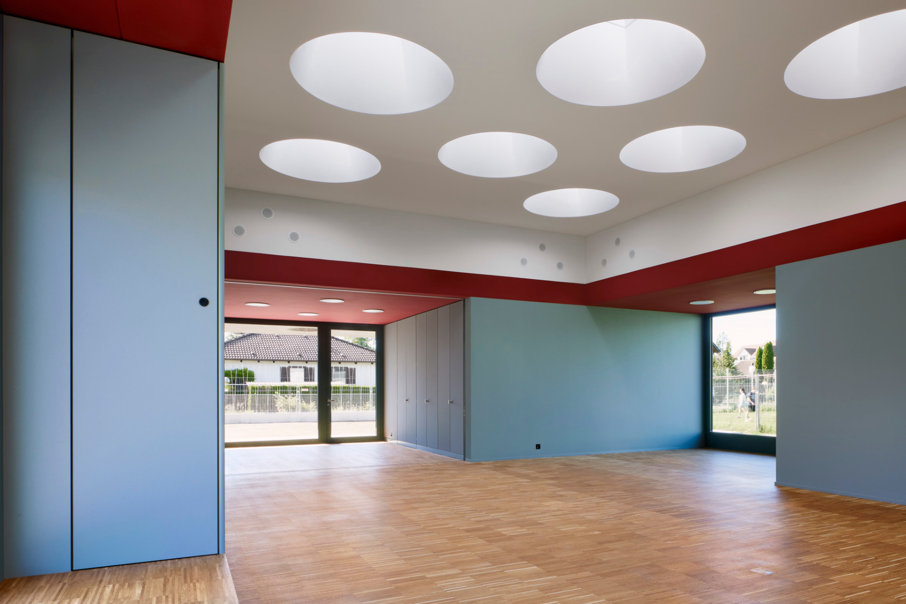 https://detail-cdn.s3.eu-central-1.amazonaws.com/media/catalog/product/0/1/01-kindergarten-horn-lukas-imhof-architektur.jpg?width=437&height=582&store=de_de&image-type=image