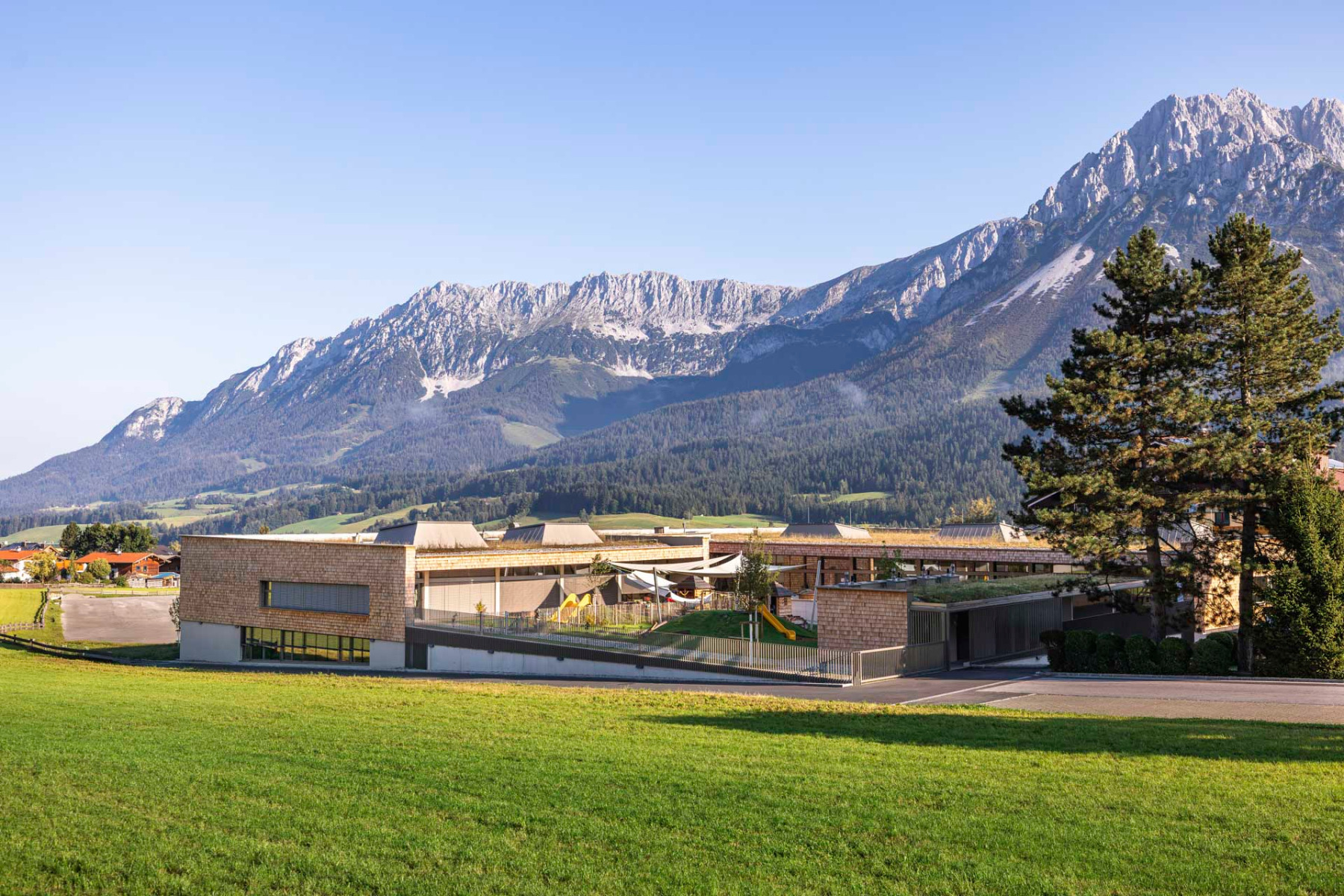 In der Kindertagesstätte des MZG Ellmau planten Pluspunkt Architekten Tretford Interland aus 80 % Kaschmir-Ziegenhaar und 20 % Schurwolle. © Christoph Bliem