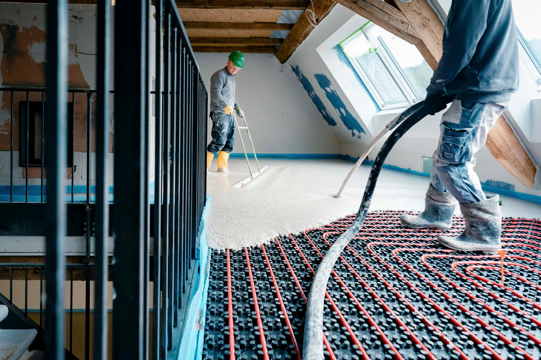 Laut Hersteller benötigt Anhyment Slim rund 40% weniger Material als herkömmliche Estriche. © Heidelberg Materials / Steffen Höft