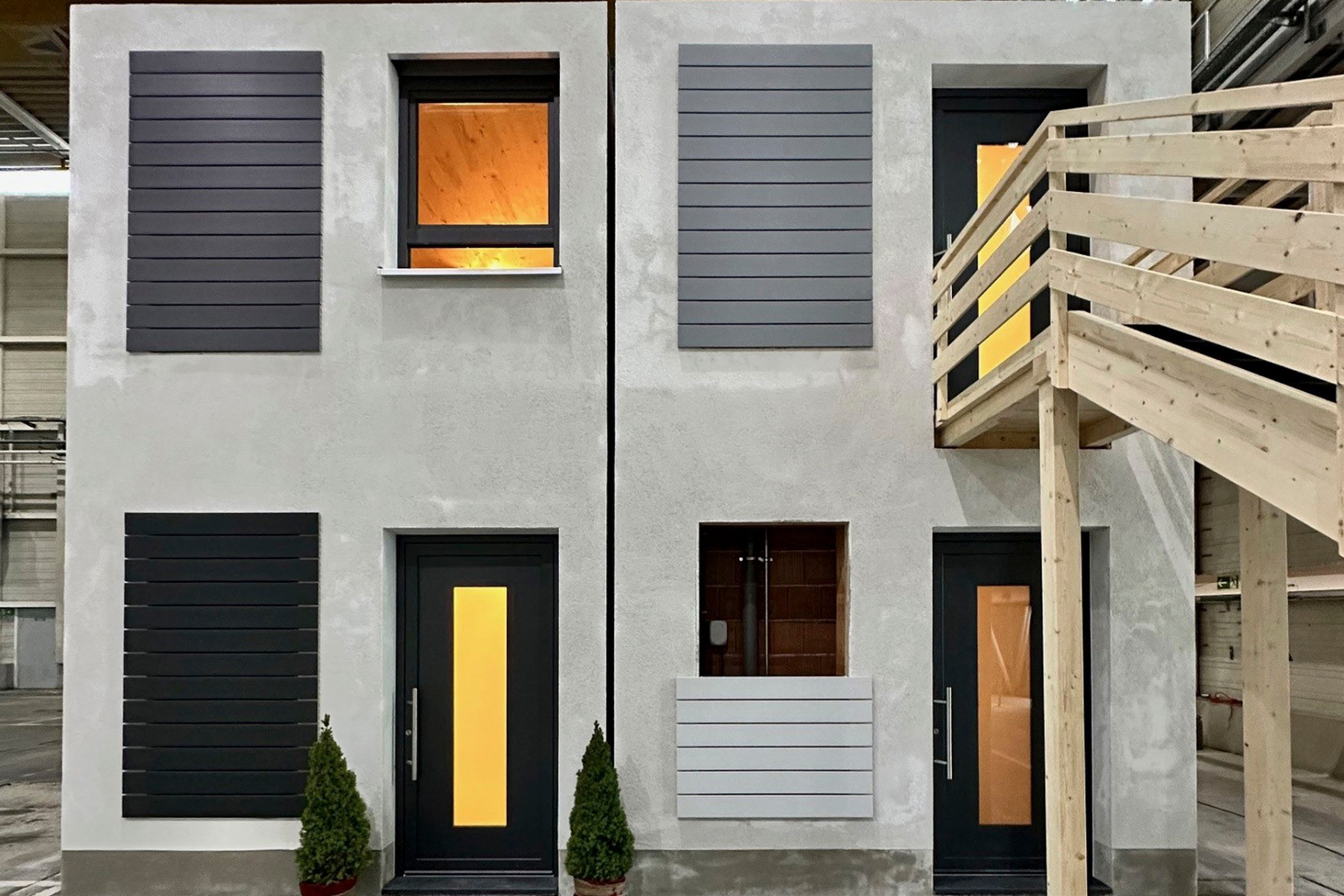 Das Pilotprojekt aus Ziegelmodulen ist einer Werkhalle am Unternehmensstandort Pfeffenhausen entstanden. © Leipfinger-Bader