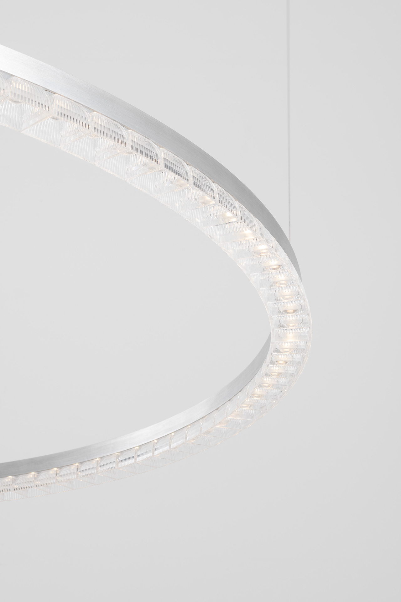 https://detail-cdn.s3.eu-central-1.amazonaws.com/media/catalog/product/0/1/01-lichtsystem-somni_um-artemide.jpg?width=437&height=582&store=de_de&image-type=image