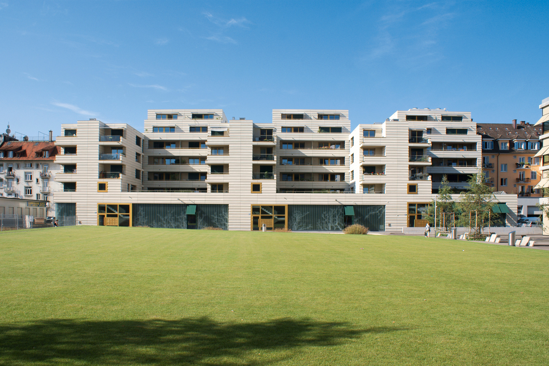 Wohn- und Geschäftshaus in Zürich, Architektur: pool Architekten, © Jakob Schoof