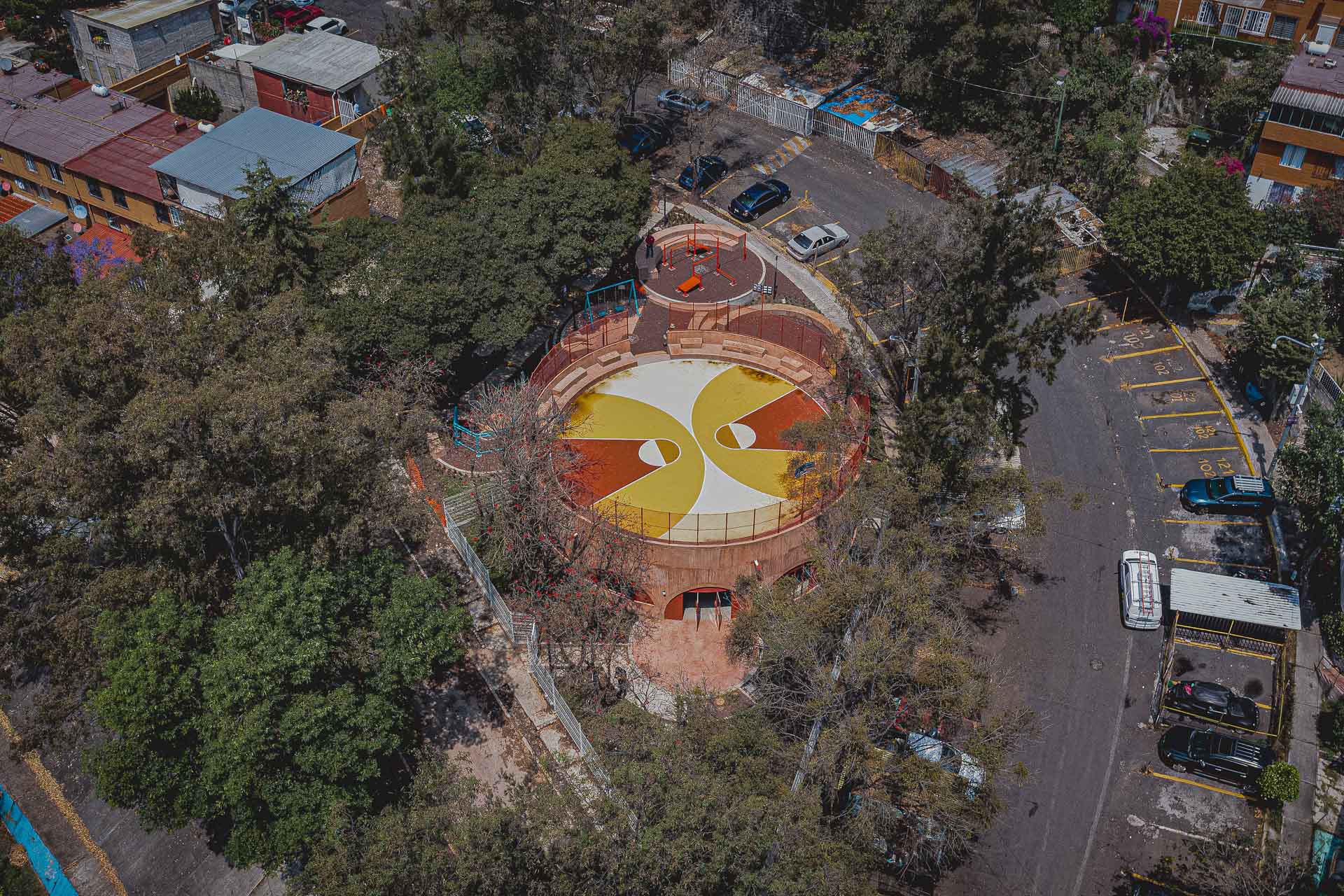 Blick auf das neu belebte, dreieckige Restgrundstück am westlichen Rand von Mexiko-Stadt, © Gerardo Reyes Bustamante 