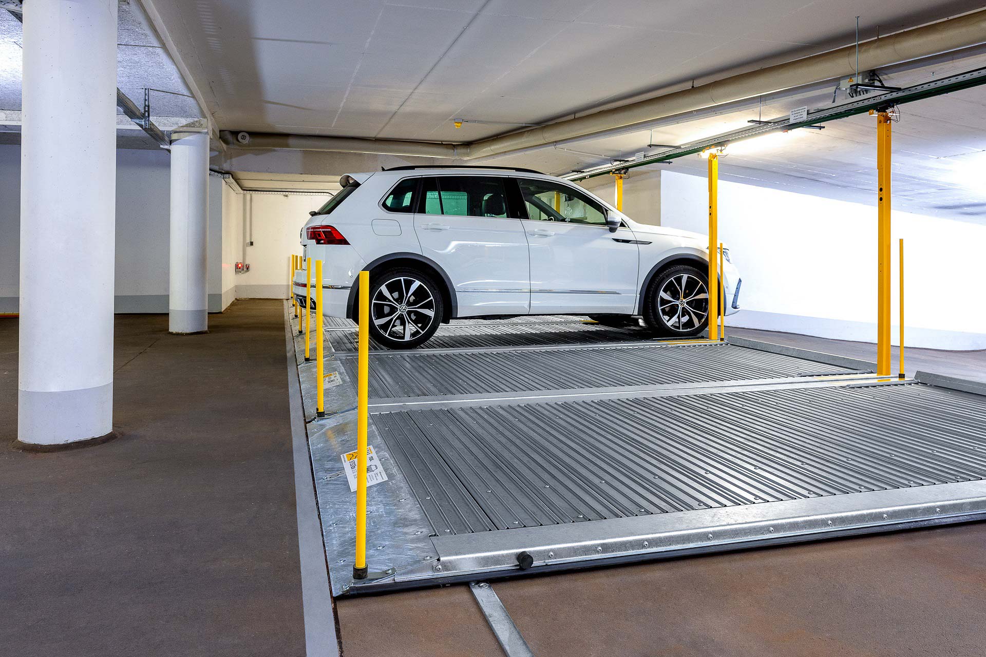 Die&#x20;Parkplatte&#x20;601&#x20;erzeugt&#x20;eine&#x20;nahezu&#x20;fugenlose,&#x20;barrierefreie&#x20;Stellfl&#xE4;che&#x20;und&#x20;erweitert&#x20;halbautomatische&#x20;Parksysteme&#x20;um&#x20;eine&#x20;flache,&#x20;belastbare&#x20;Plattform.&#x20;&#xA9;&#x20;W&#xF6;hr&#x20;