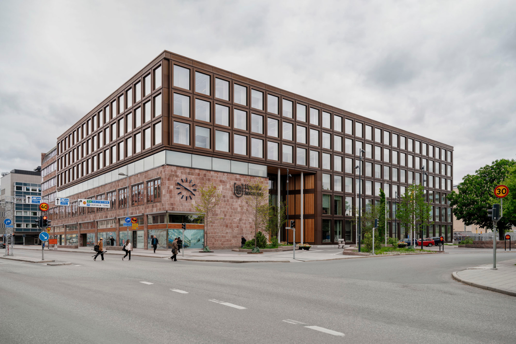 https://detail-cdn.s3.eu-central-1.amazonaws.com/media/catalog/product/0/1/01-rathaus-uppsala-henning-larsen-architects_1.jpg?width=437&height=582&store=de_de&image-type=image