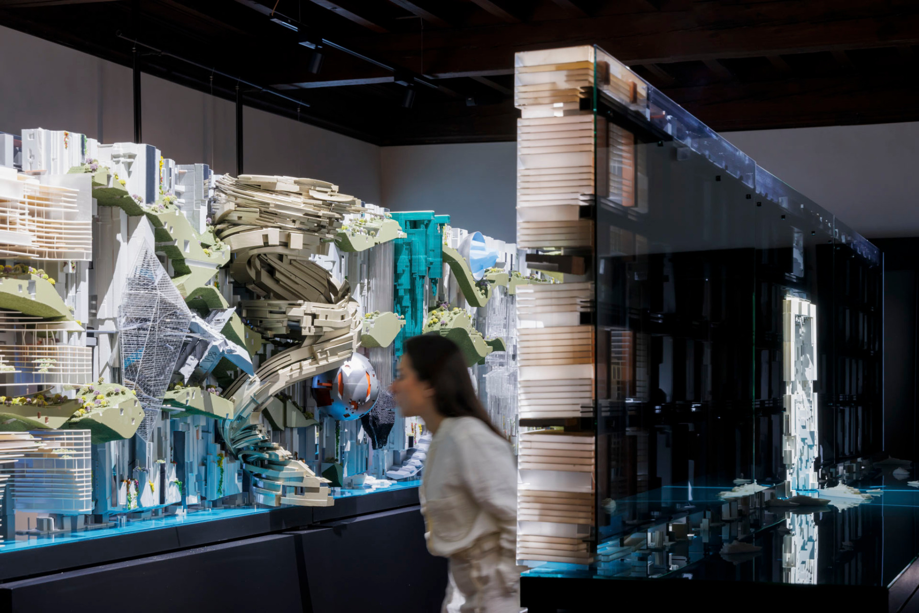 Ein Blick in die Ausstellung „Zero Gravity Urbanism - Principles for a New Livability”. Iwan Baan © NEOM