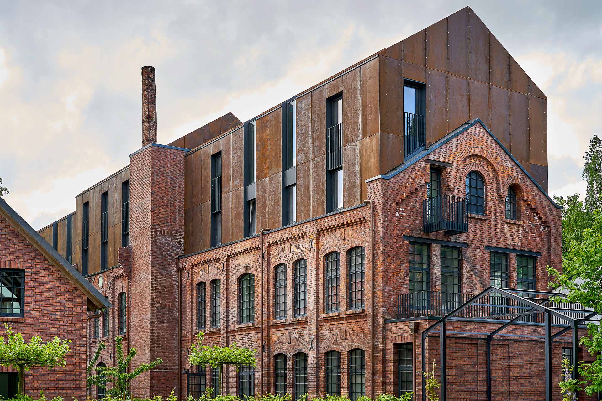 Respektvoller Umgang mit historischer Bausubstanz: Querkopf Architekten transformieren denkmalgesch&uuml;tztes Industrieareal in Kassel zu modernem Wohnquartier. &copy; Frank Löschke