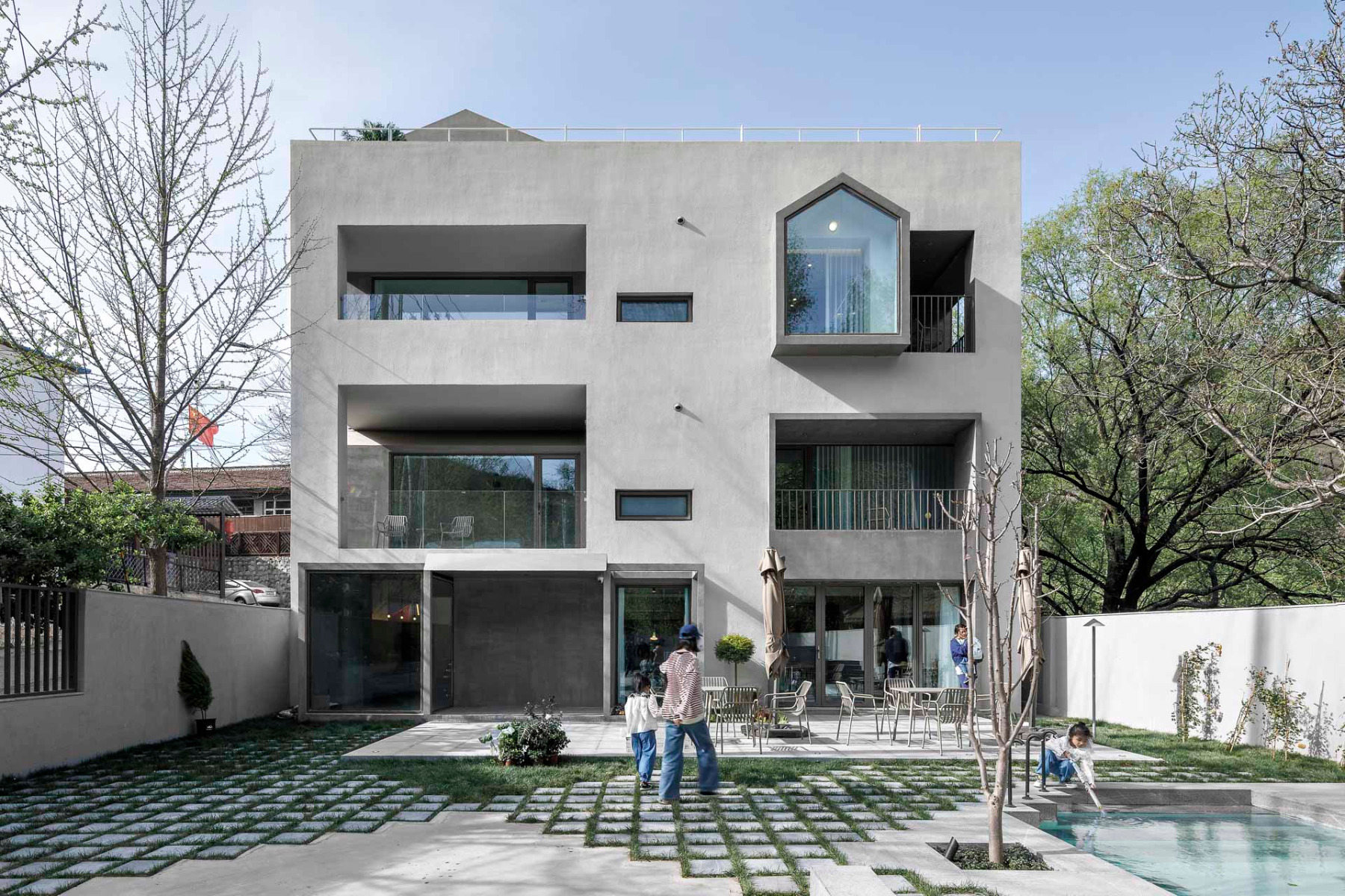 Erker und Loggien verleihen den Fassaden des Wander Hotels ein abwechslungsreiches Bild. © Qin Wei