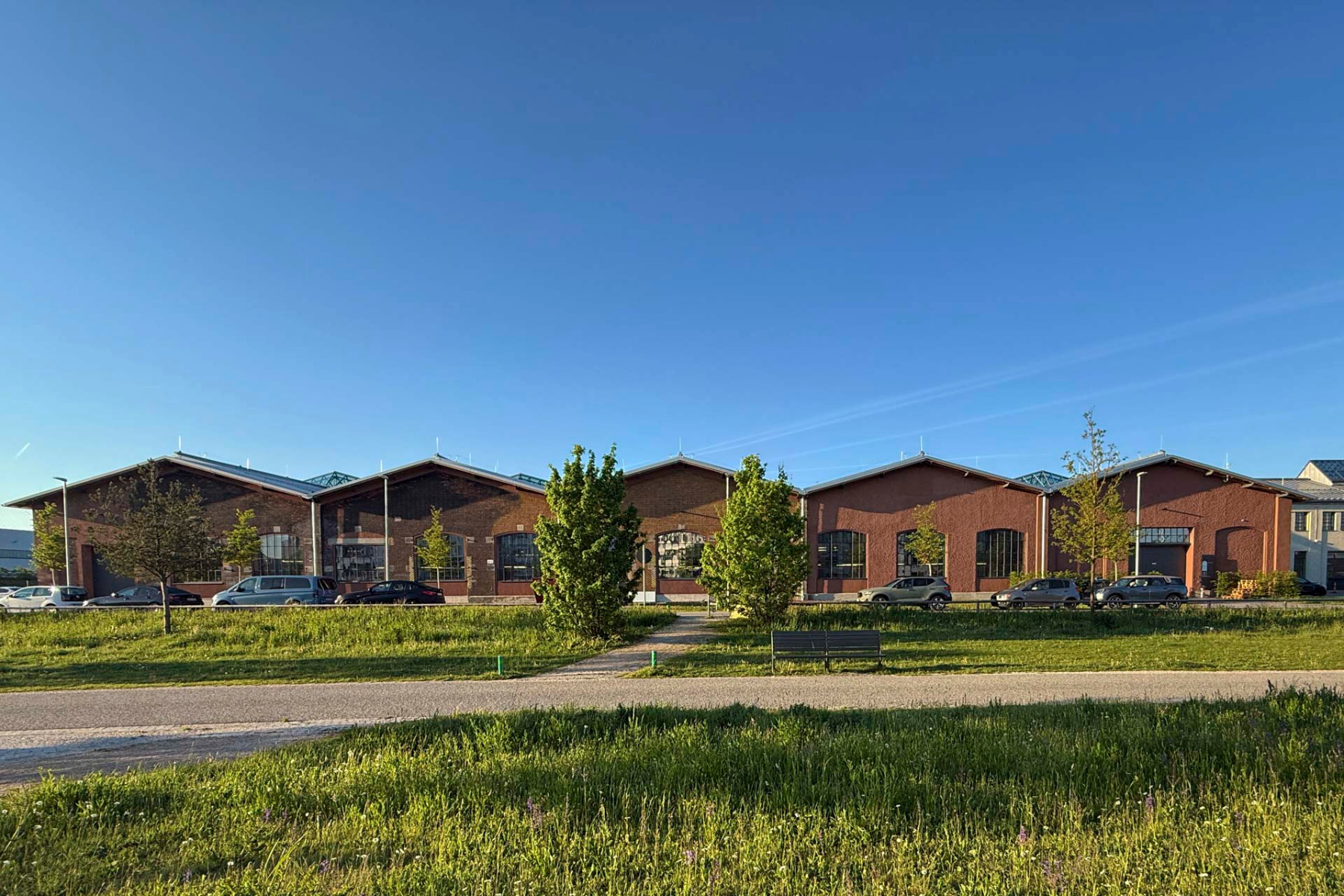 Eines&#x20;der&#x20;&#xE4;ltesten&#x20;Geb&#xE4;ude&#x20;auf&#x20;dem&#x20;Triebwerks-Gel&#xE4;nde&#x20;in&#x20;M&#xFC;nchen-Neuaubing&#x20;ist&#x20;die&#x20;1906&#x20;errichtete&#x20;Werkhalle&#x20;3.&#x20;Fischer&#x20;&#x2B;&#x20;Steiger&#x20;u.&#x20;Partner&#x20;Architekten&#x20;haben&#x20;sie&#x20;aufw&#xE4;ndig&#x20;saniert.&#x20;&#xA9;&#x20;Fischer&#x2B;Steiger&#x20;u.&#x20;Partner&#x20;Architekten&#x20;mbB