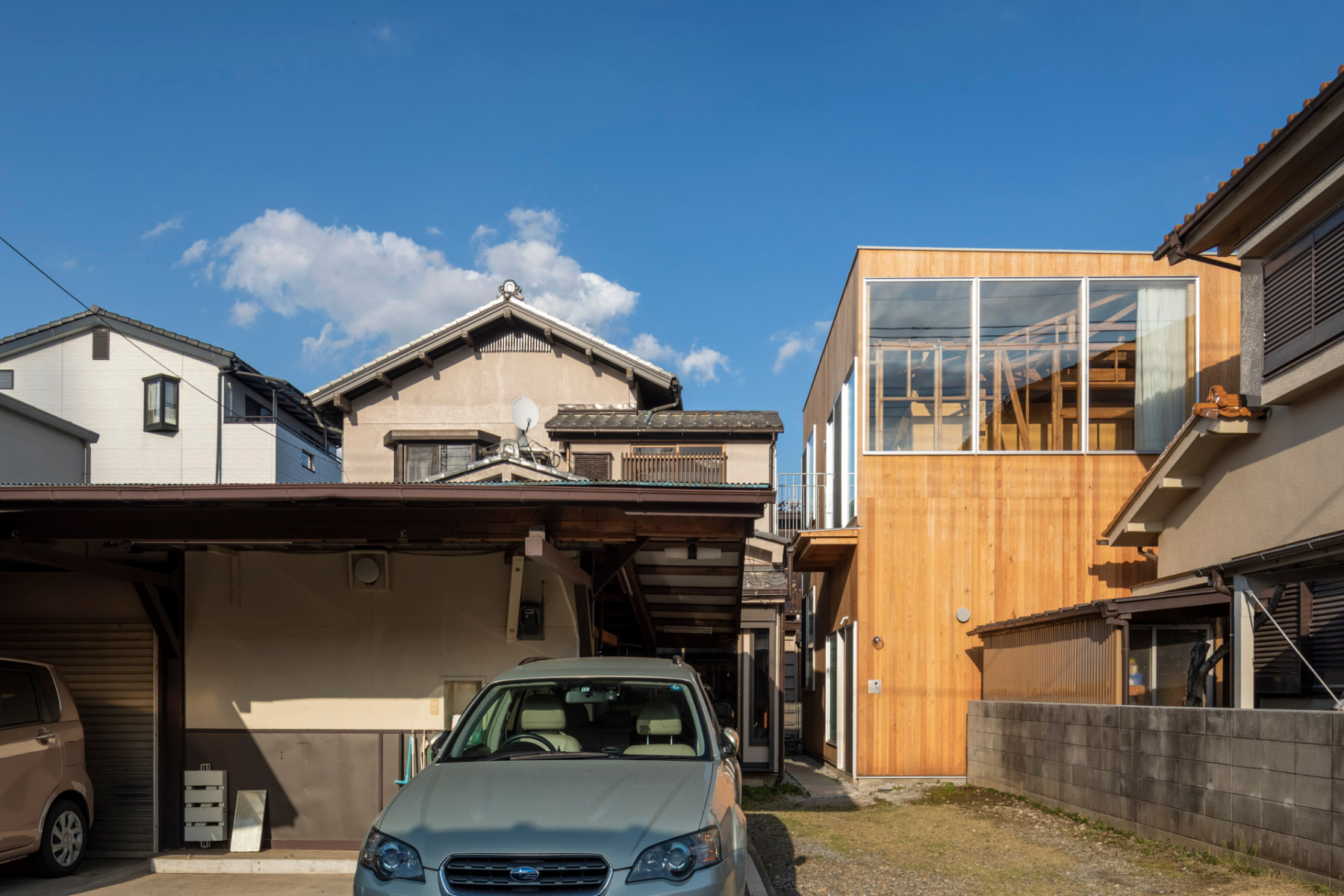 https://detail-cdn.s3.eu-central-1.amazonaws.com/media/catalog/product/0/1/01-wohnhaus-unemori-architects-saitama-japan.jpg?width=437&height=582&store=de_de&image-type=image