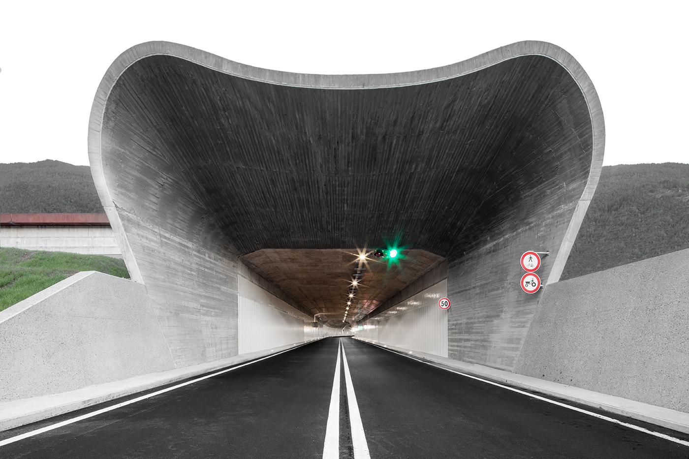 https://detail-cdn.s3.eu-central-1.amazonaws.com/media/catalog/product/0/1/01_MoDusArchitects_Ring_Road_Central_Juncture_Tunnel_portal_out_of_Bressanone_city_center__c_Gustav_Willeit.jpg?width=437&height=582&store=de_de&image-type=image