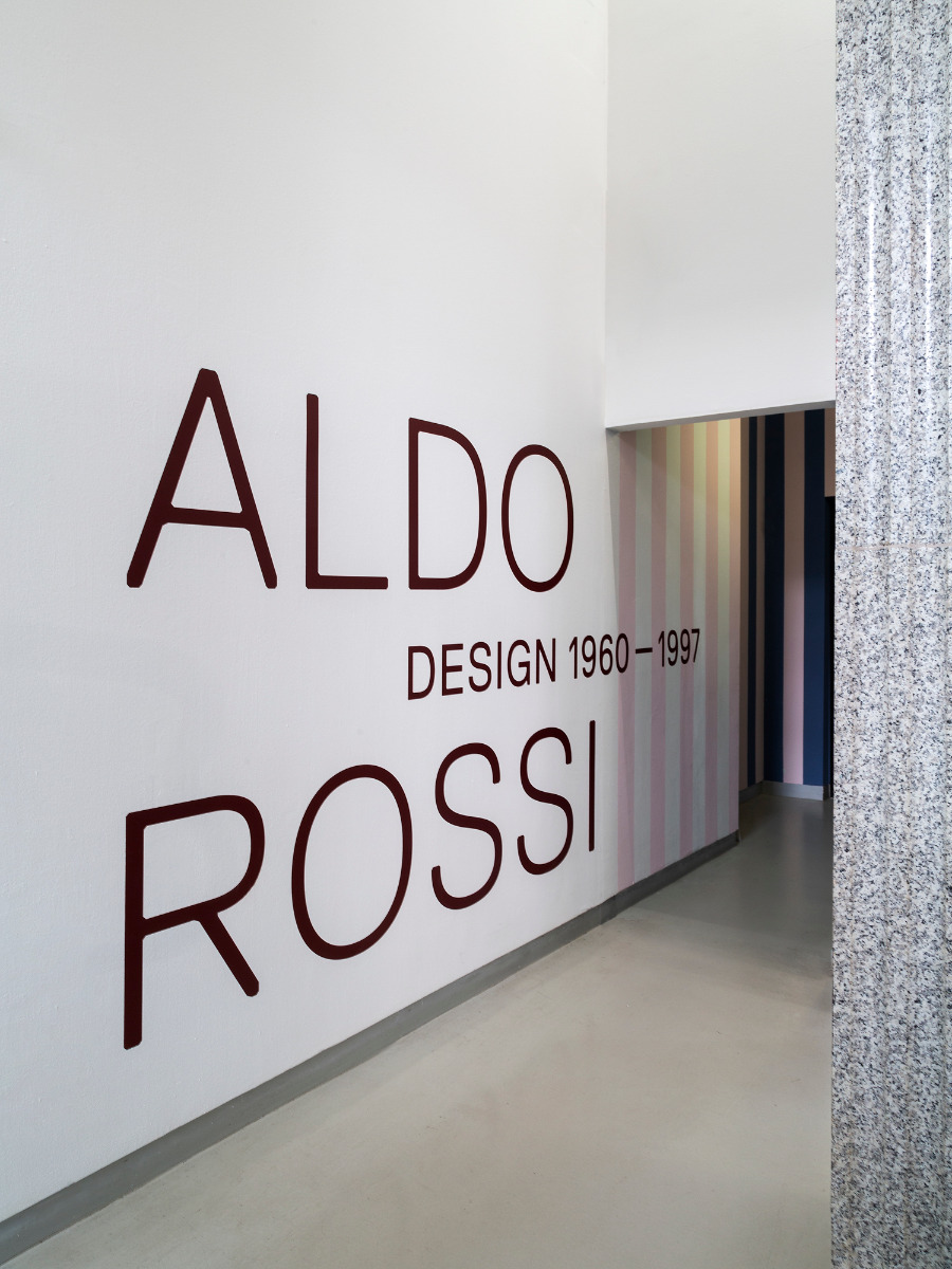 https://detail-cdn.s3.eu-central-1.amazonaws.com/media/catalog/product/0/2/02-aldo-rossi-ausstellung-mailand.jpg?width=437&height=582&store=de_en&image-type=image