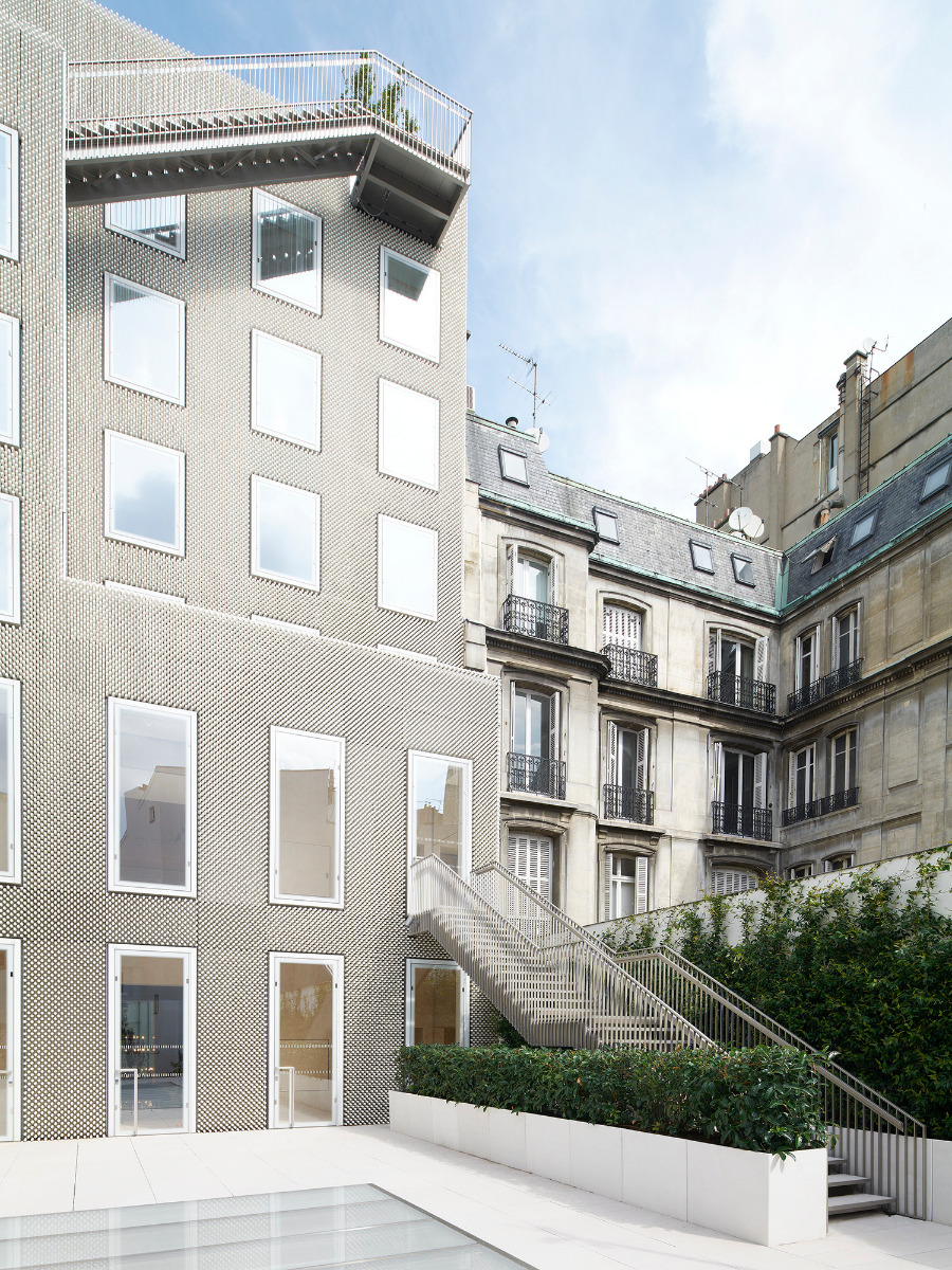 https://detail-cdn.s3.eu-central-1.amazonaws.com/media/catalog/product/0/2/02-avenue-montaigne-paris-fresh-architectures.jpg?width=437&height=582&store=de_en&image-type=image