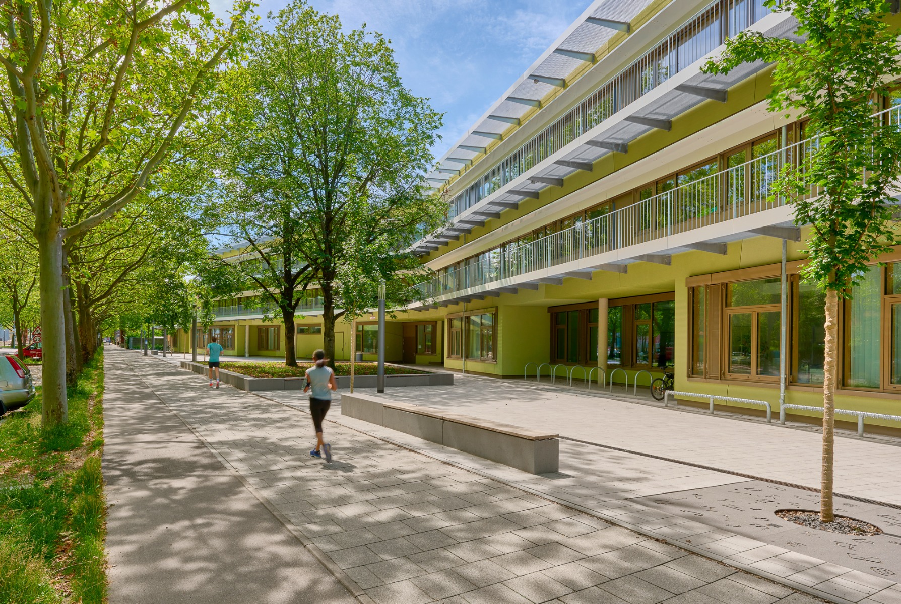 https://detail-cdn.s3.eu-central-1.amazonaws.com/media/catalog/product/0/2/02-behnisch-architekten-entwerfen-grundschule-muenchen.jpg?width=437&height=582&store=de_en&image-type=image