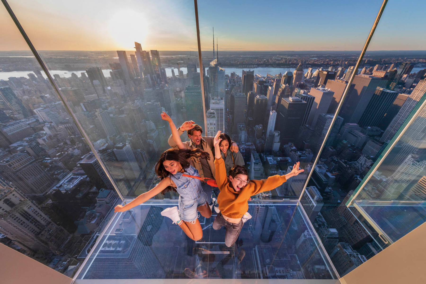 https://detail-cdn.s3.eu-central-1.amazonaws.com/media/catalog/product/0/2/02-glaserker-gartner-one-vanderbilt-new-york.jpg?width=437&height=582&store=de_de&image-type=image