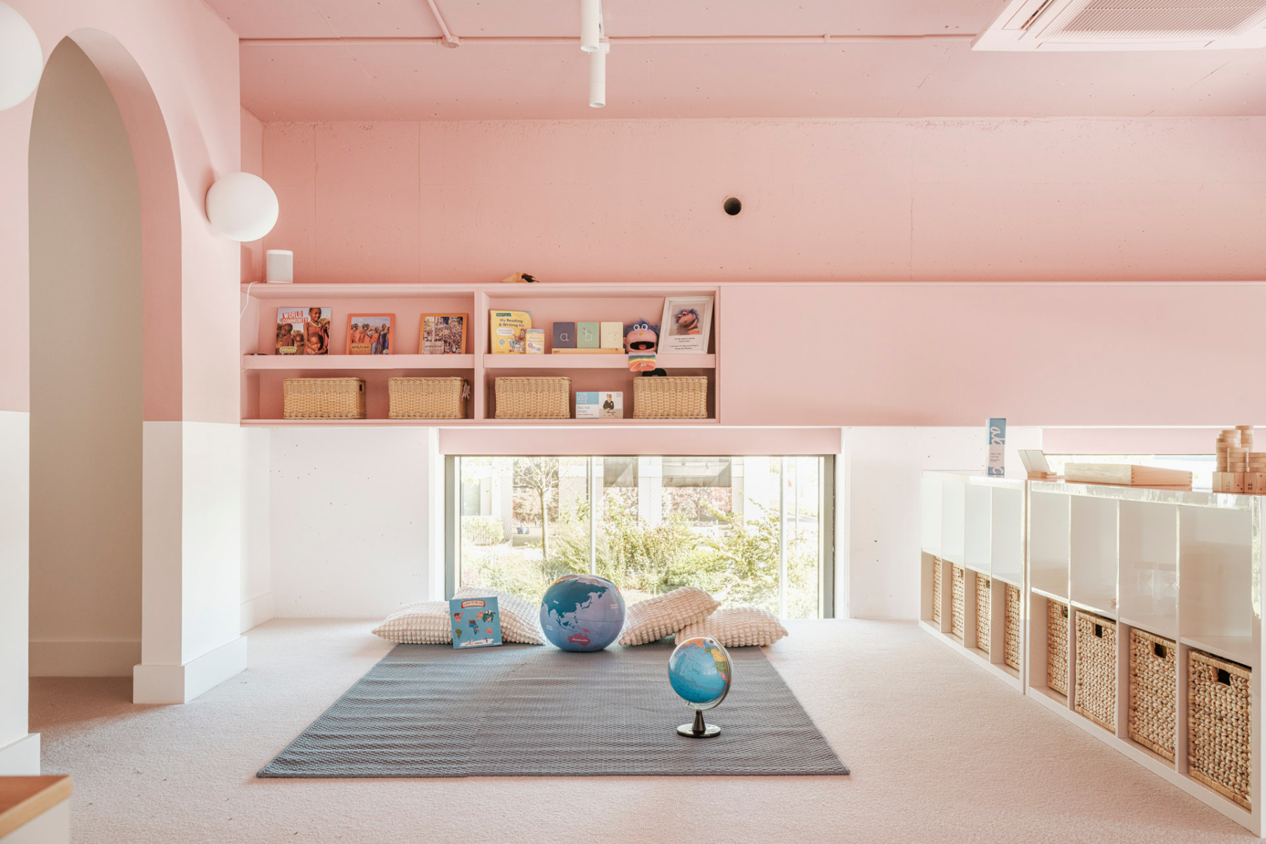 https://detail-cdn.s3.eu-central-1.amazonaws.com/media/catalog/product/0/2/02-kindertagesstaette-london-the-nest-delve-architects.jpg?width=437&height=582&store=de_de&image-type=image