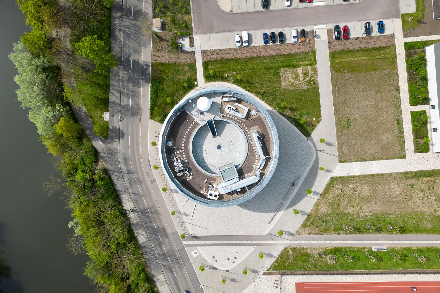 https://detail-cdn.s3.eu-central-1.amazonaws.com/media/catalog/product/0/2/02-planetarium_in_halle_von_rkw_architektur.jpg?width=437&height=582&store=de_de&image-type=image