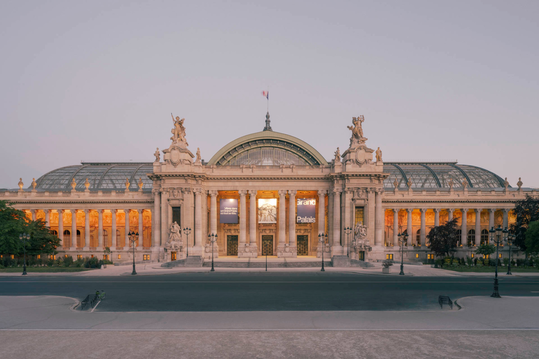 https://detail-cdn.s3.eu-central-1.amazonaws.com/media/catalog/product/0/2/02-restaurierung-grand-palais-paris-chatillon-architectes.jpg?width=437&height=582&store=de_de&image-type=image