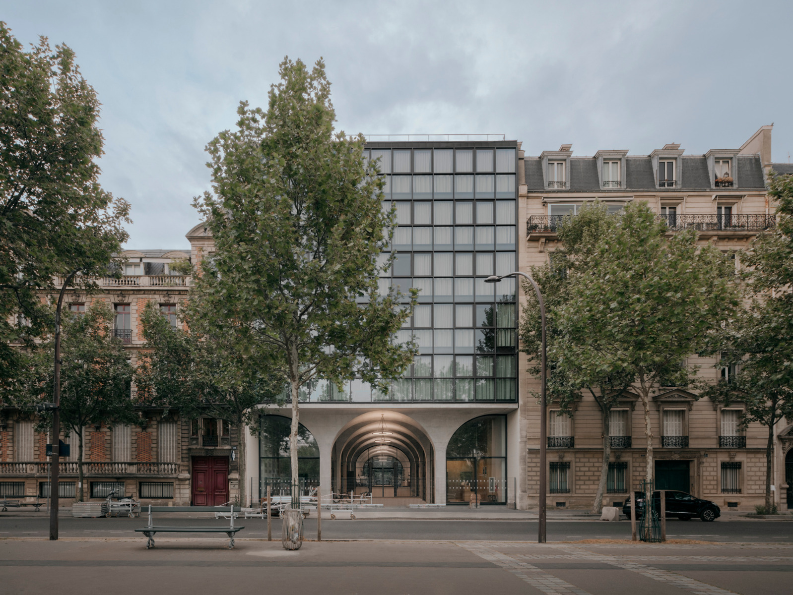 https://detail-cdn.s3.eu-central-1.amazonaws.com/media/catalog/product/0/2/02-stadtreparatur-paris-david-chipperfield-architects.jpg?width=437&height=582&store=de_de&image-type=image
