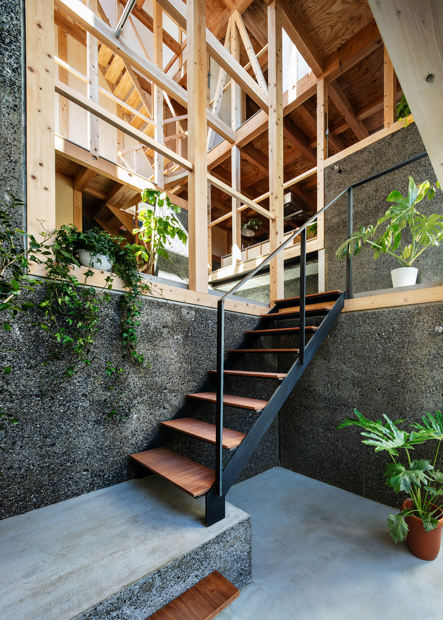 https://detail-cdn.s3.eu-central-1.amazonaws.com/media/catalog/product/0/2/02_Kiyoaki_Takeda_House_in_Setagaya_Masaki_Hamada.jpg?width=437&height=582&store=de_de&image-type=image