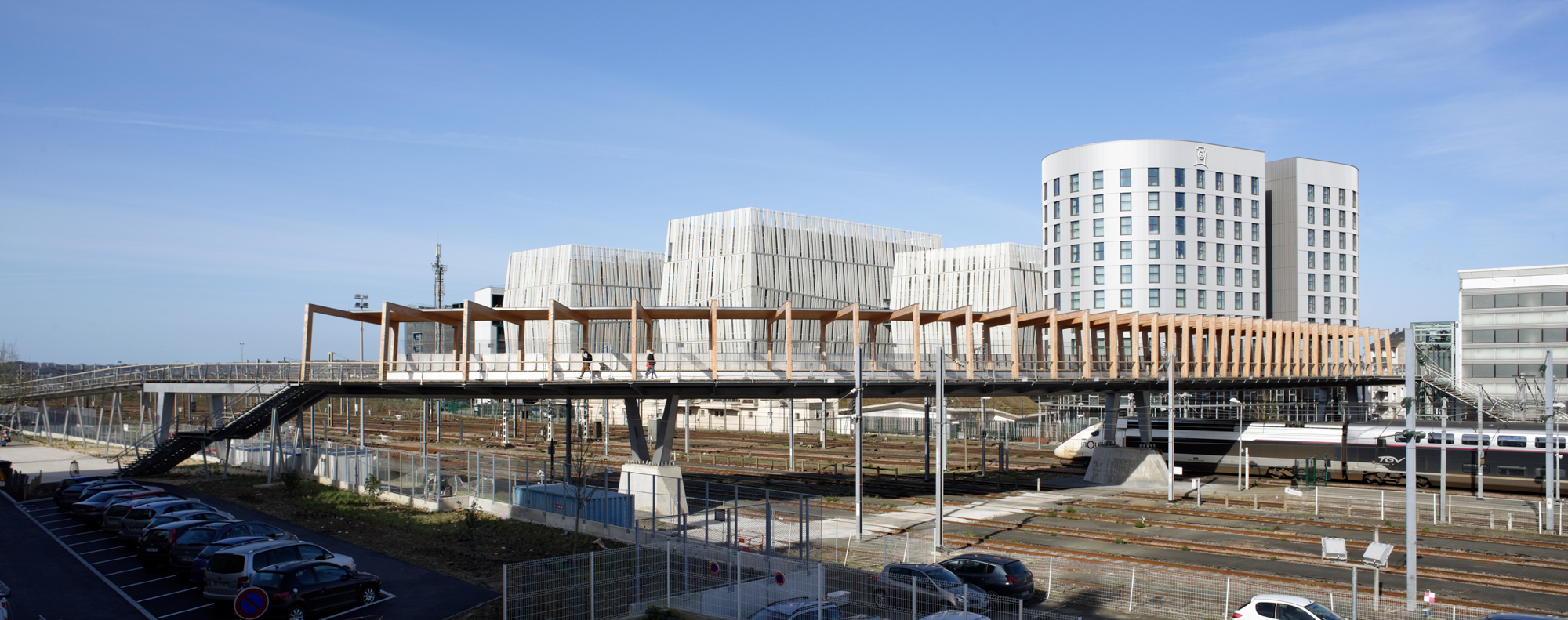 https://detail-cdn.s3.eu-central-1.amazonaws.com/media/catalog/product/0/3/03-Bruecke-Passerelle-Angers-Saint-Loud-Dietmar-Feichtinger-Architects.jpg?width=437&height=582&store=de_de&image-type=image