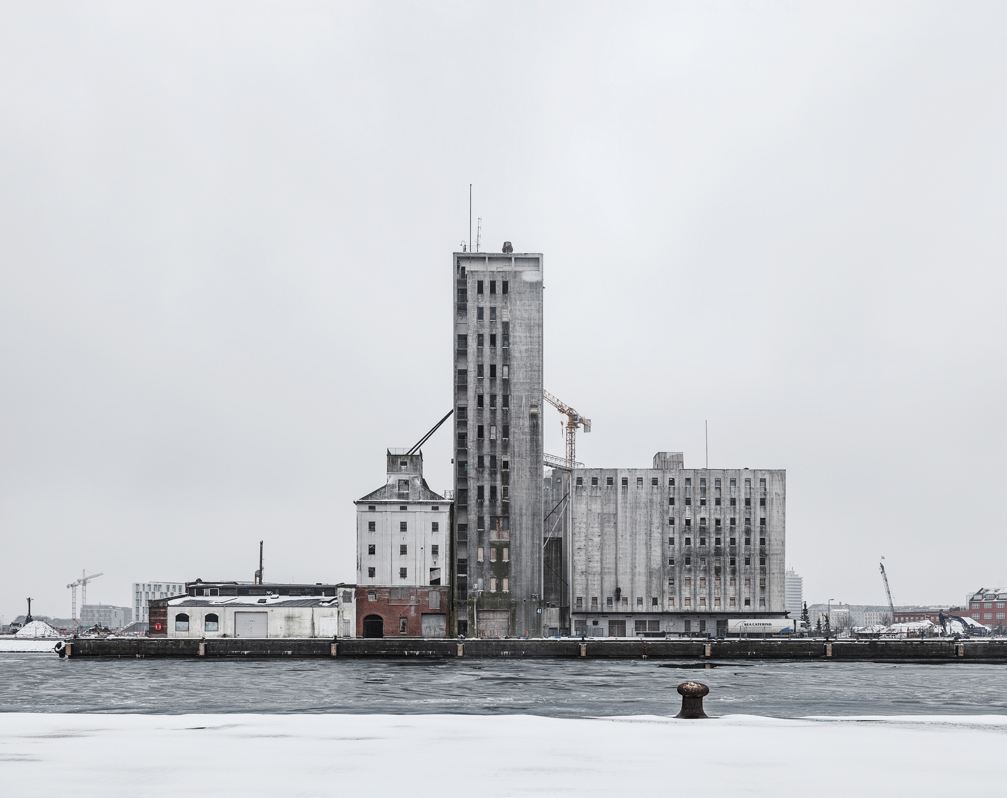 https://detail-cdn.s3.eu-central-1.amazonaws.com/media/catalog/product/0/3/03-COBE-The_Silo-The-Silo-26-credit-Rasmus-Hjortshoej---COAST-2.jpg?width=437&height=582&store=de_en&image-type=image