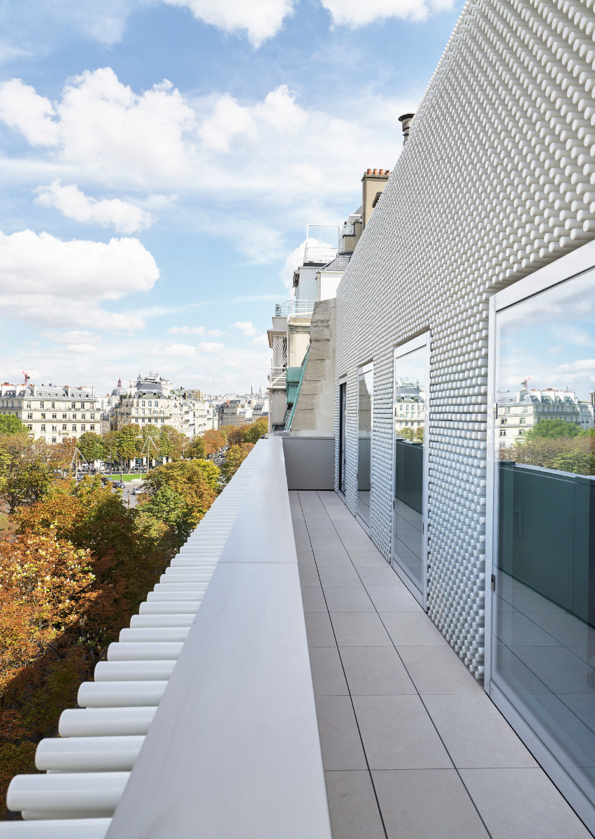 https://detail-cdn.s3.eu-central-1.amazonaws.com/media/catalog/product/0/3/03-avenue-montaigne-paris-fresh-architectures.jpg?width=437&height=582&store=de_de&image-type=image