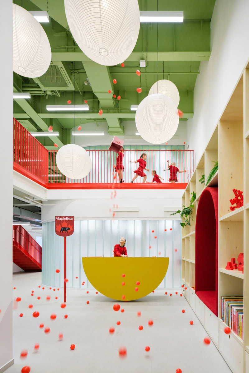 https://detail-cdn.s3.eu-central-1.amazonaws.com/media/catalog/product/0/3/03-schule-und-kindergarten-tschechien-soa-architekti.jpg?width=437&height=582&store=de_en&image-type=image