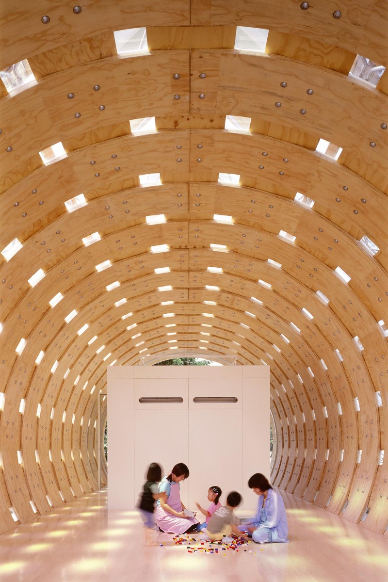 https://detail-cdn.s3.eu-central-1.amazonaws.com/media/catalog/product/0/3/03-shigeru_ban-_timber_in_architecture_1.jpg?width=437&height=582&store=de_de&image-type=image