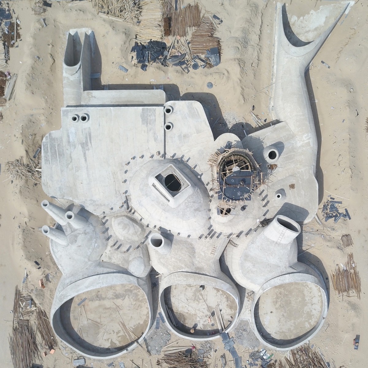 https://detail-cdn.s3.eu-central-1.amazonaws.com/media/catalog/product/0/3/03_Dune_Art_Museum-Concrete_Shell_Construction_Photo_by_OPEN.jpg?width=437&height=582&store=de_de&image-type=image