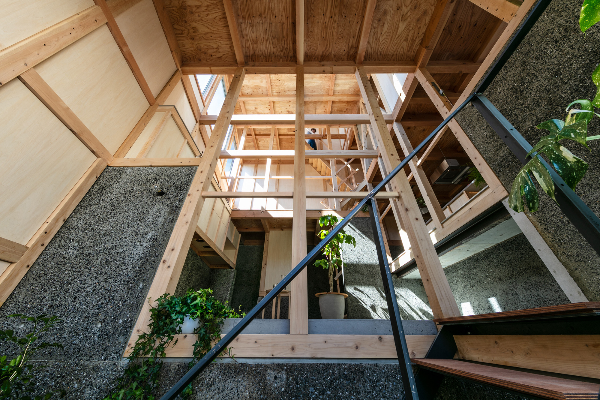 https://detail-cdn.s3.eu-central-1.amazonaws.com/media/catalog/product/0/3/03_Kiyoaki_Takeda_House_in_Setagaya_Masaki_Hamada.jpg?width=437&height=582&store=de_de&image-type=image