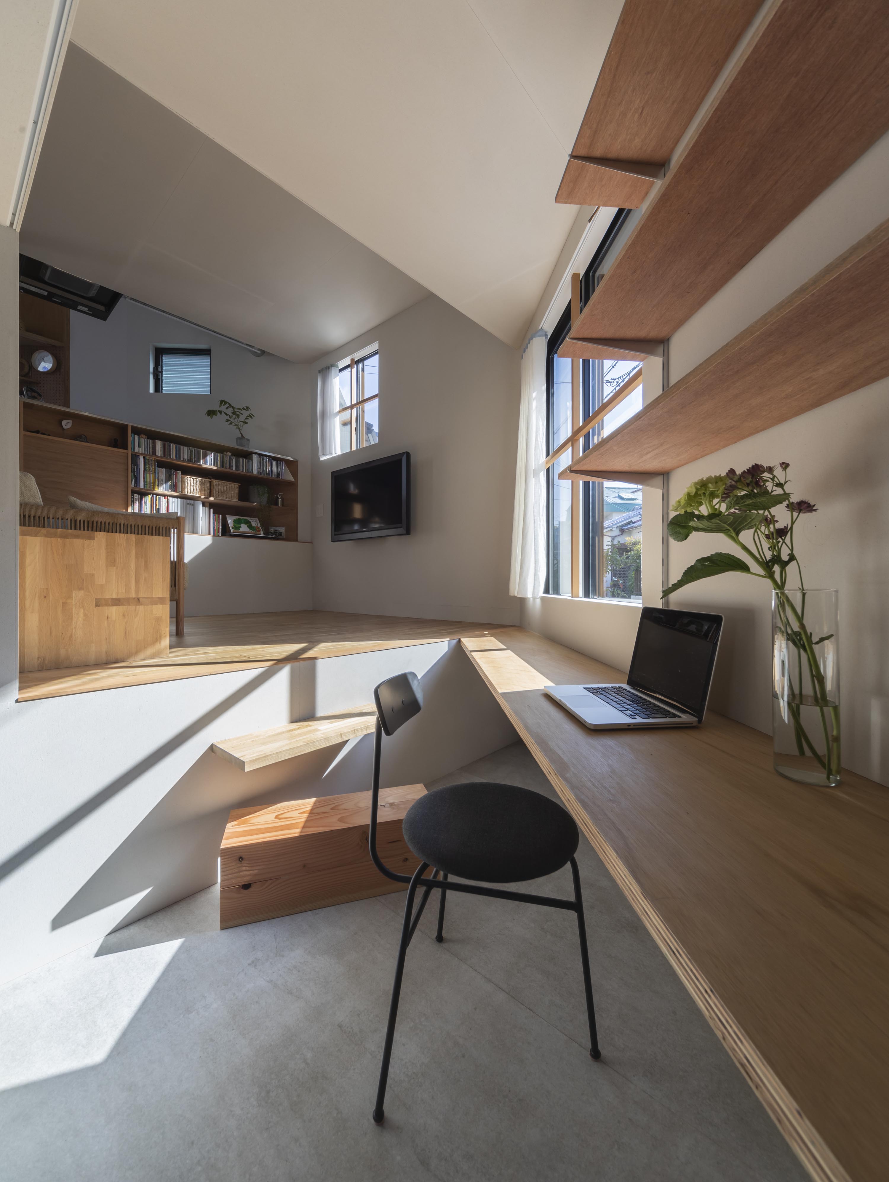 https://detail-cdn.s3.eu-central-1.amazonaws.com/media/catalog/product/0/4/04-House-in-Takatsuki-Tato-Architects-Shinkenchiku-Sha.jpg?width=437&height=582&store=de_en&image-type=image