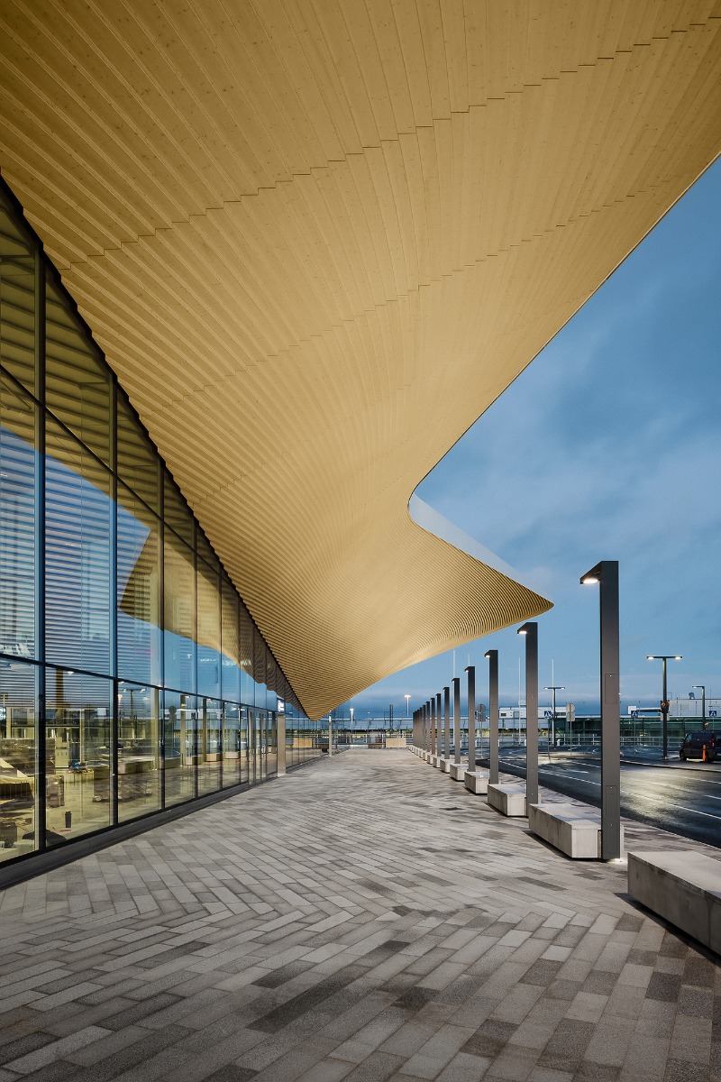 https://detail-cdn.s3.eu-central-1.amazonaws.com/media/catalog/product/0/4/04-ala-architects-erweitern-flughafen-in-helsinki.jpg?width=437&height=582&store=de_de&image-type=image