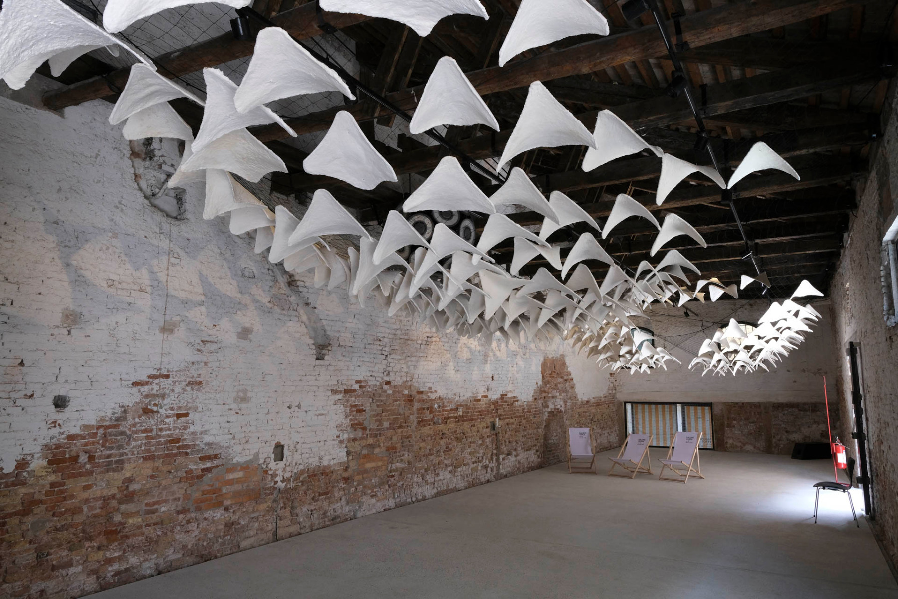 https://detail-cdn.s3.eu-central-1.amazonaws.com/media/catalog/product/0/4/04-architekturbiennale-2025-venedig-urban-cooling.jpg?width=437&height=582&store=de_de&image-type=image