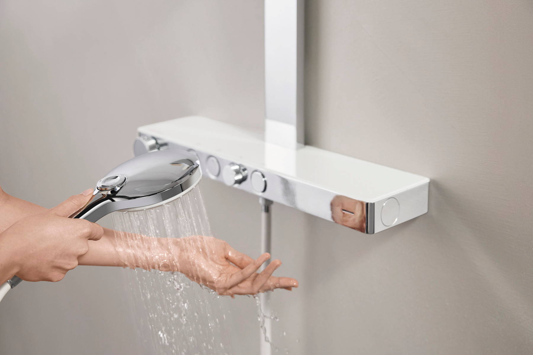https://detail-cdn.s3.eu-central-1.amazonaws.com/media/catalog/product/0/4/04-duschsystem-thermostatbatterie-grohe.jpg?width=437&height=582&store=de_de&image-type=image